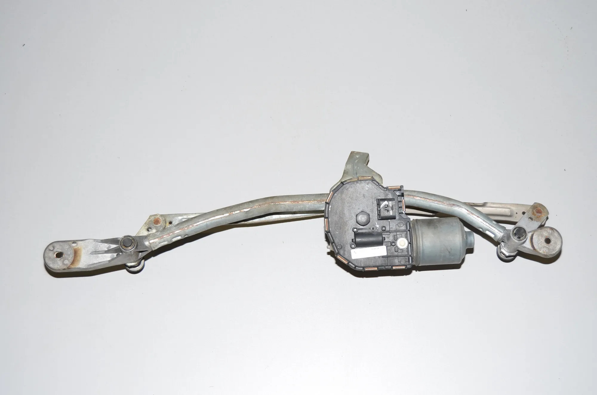 Front Windshield Wiper Mechanism – OEM 1397220538 · BMW 5 (F10) 530 d 2010 – 2