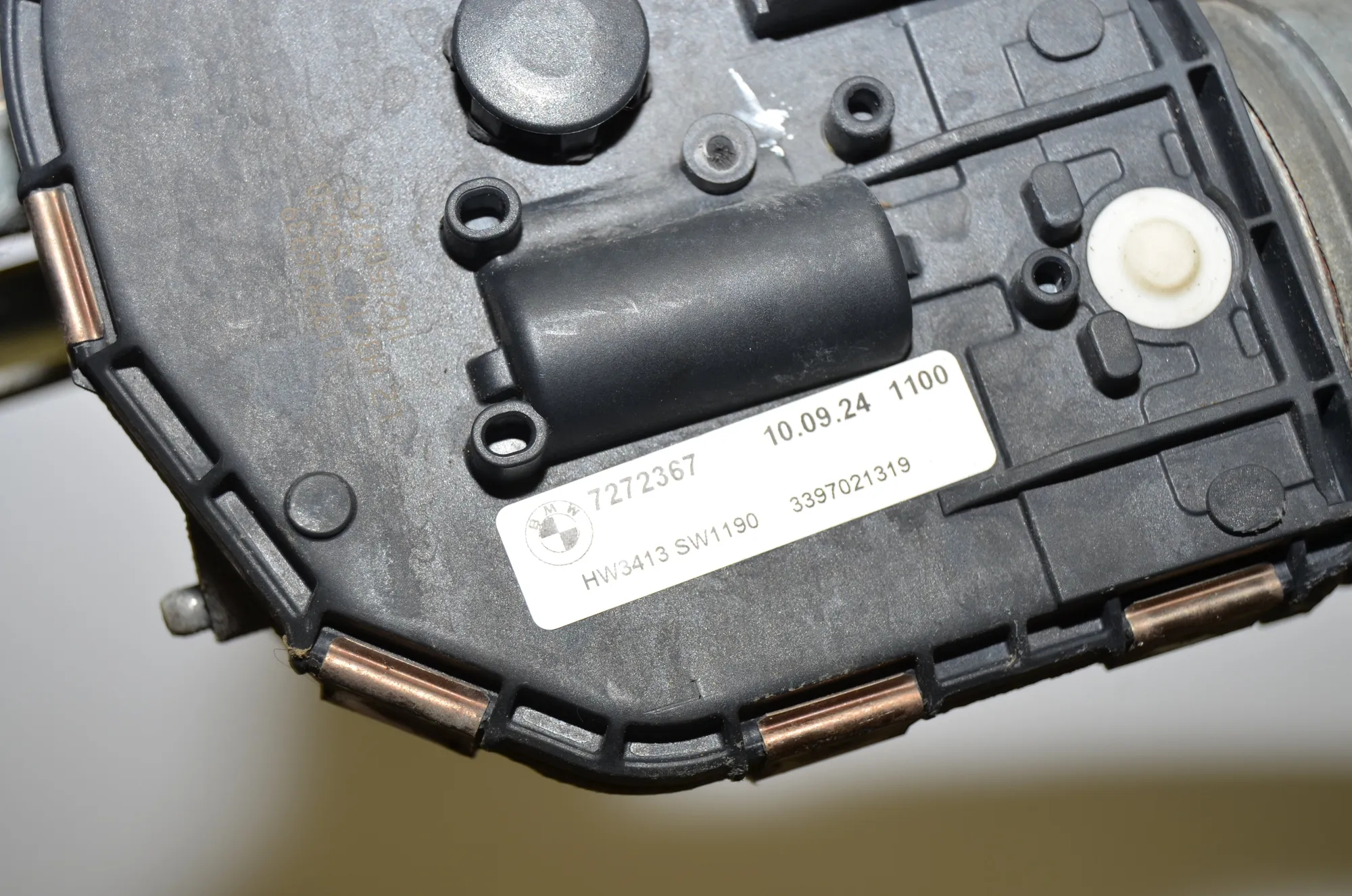 Front Windshield Wiper Mechanism – OEM 1397220538 · BMW 5 (F10) 530 d 2010 – 8