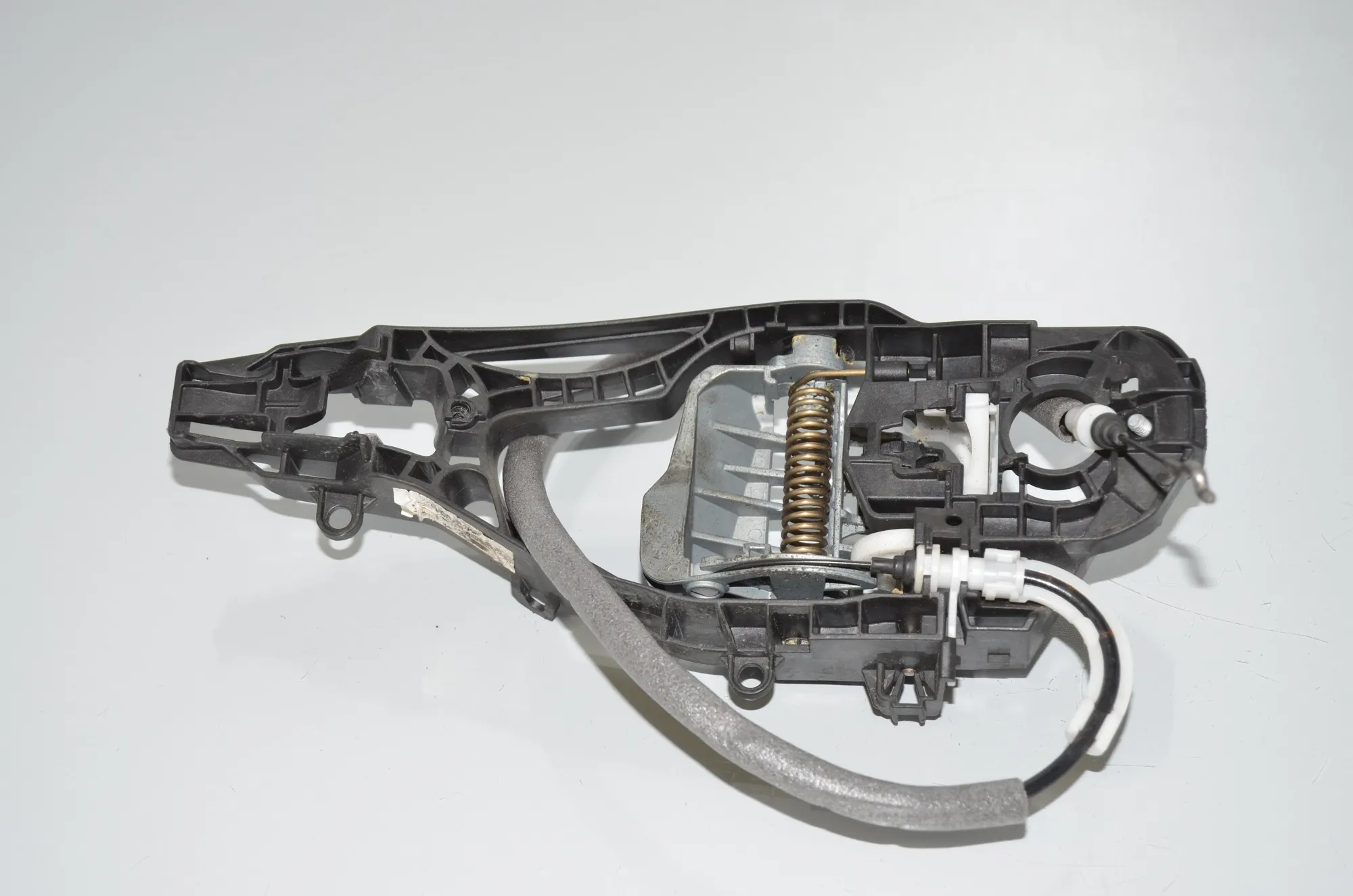 Rear Left Door Interior Handle Frame – OEM 7377241 · BMW 7 (G11, G12) 740 d, Ld xDrive 2016 – 2