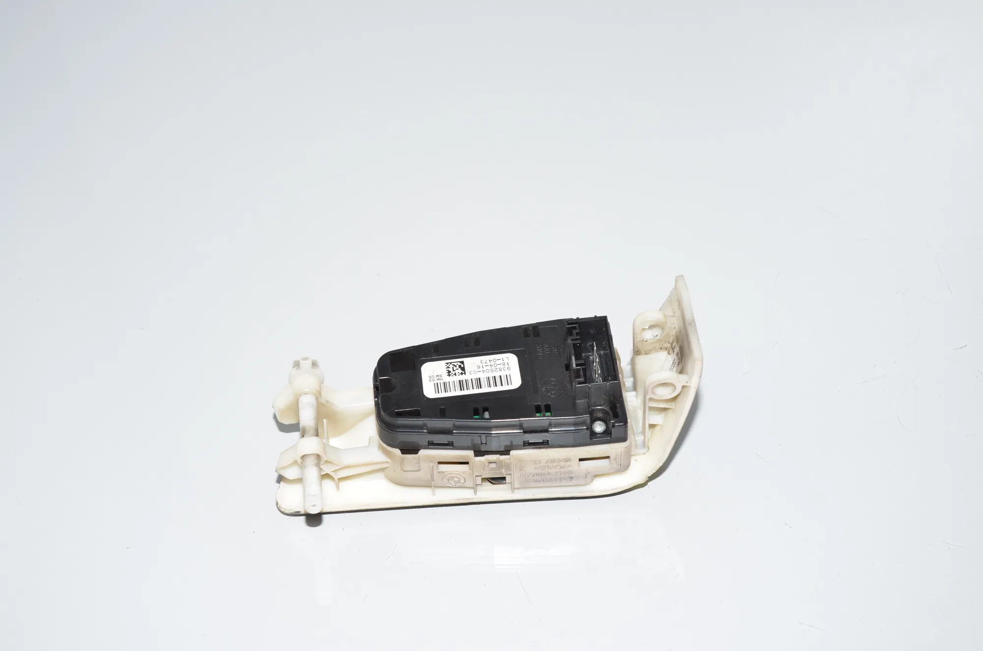 Rear Right Door Window Switch – OEM 9382504 · BMW 7 (G11, G12) 740 d, Ld xDrive 2016 – 3