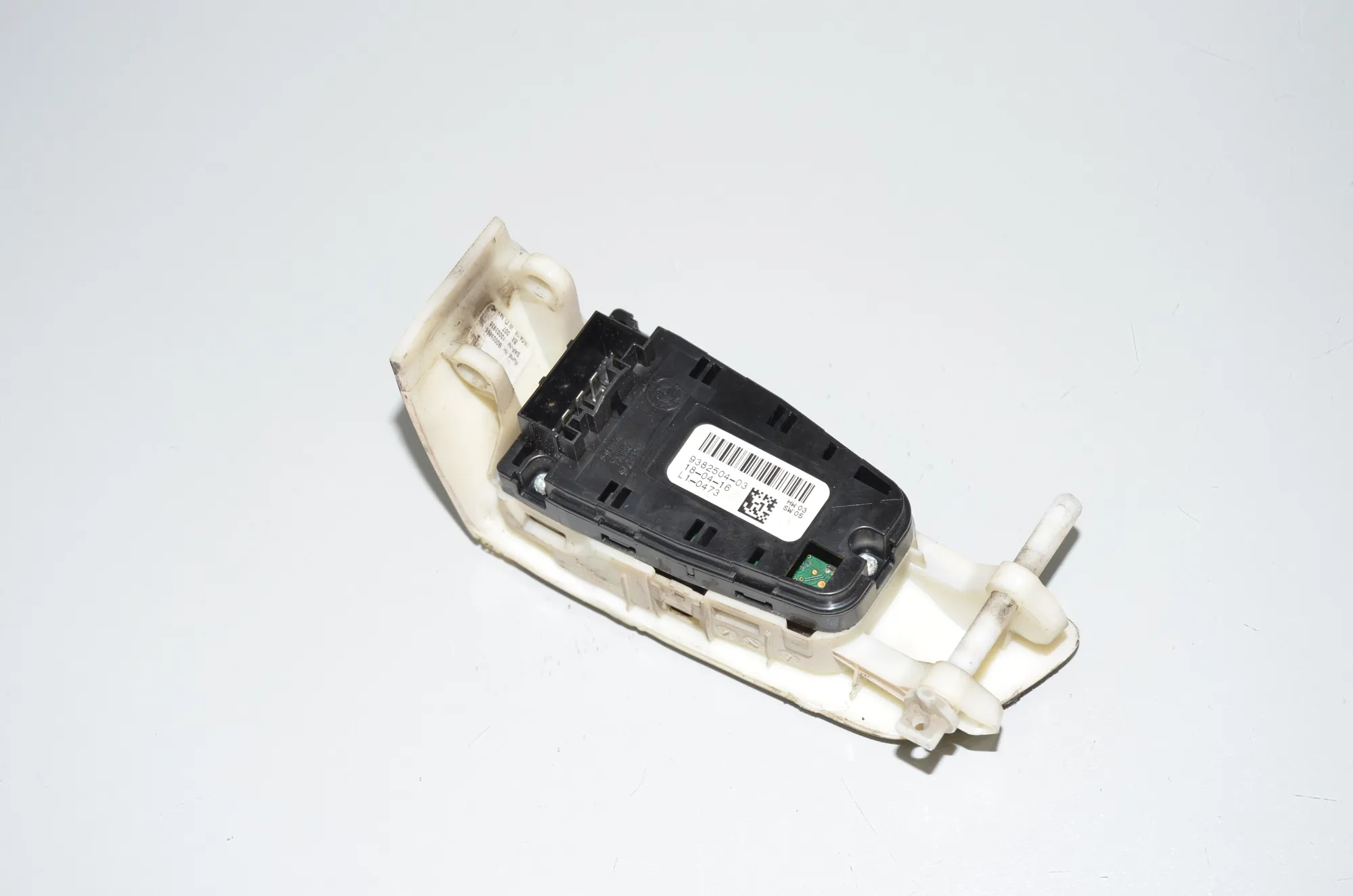 Rear Right Door Window Switch – OEM 9382504 · BMW 7 (G11, G12) 740 d, Ld xDrive 2016 – 5