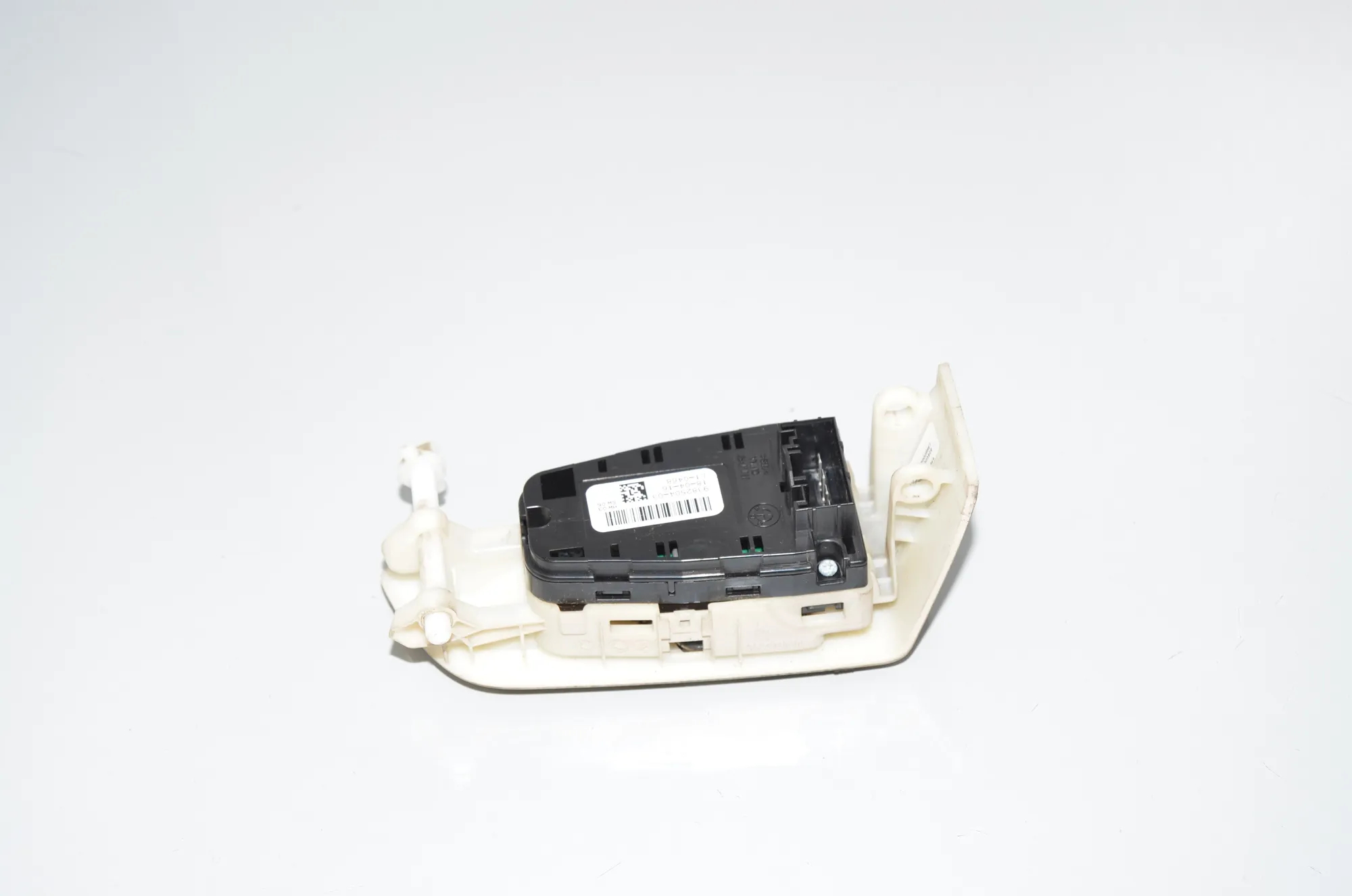 Rear Left Door Window Switch – OEM 9382504 · BMW 7 (G11, G12) 740 d, Ld xDrive 2016 – 4
