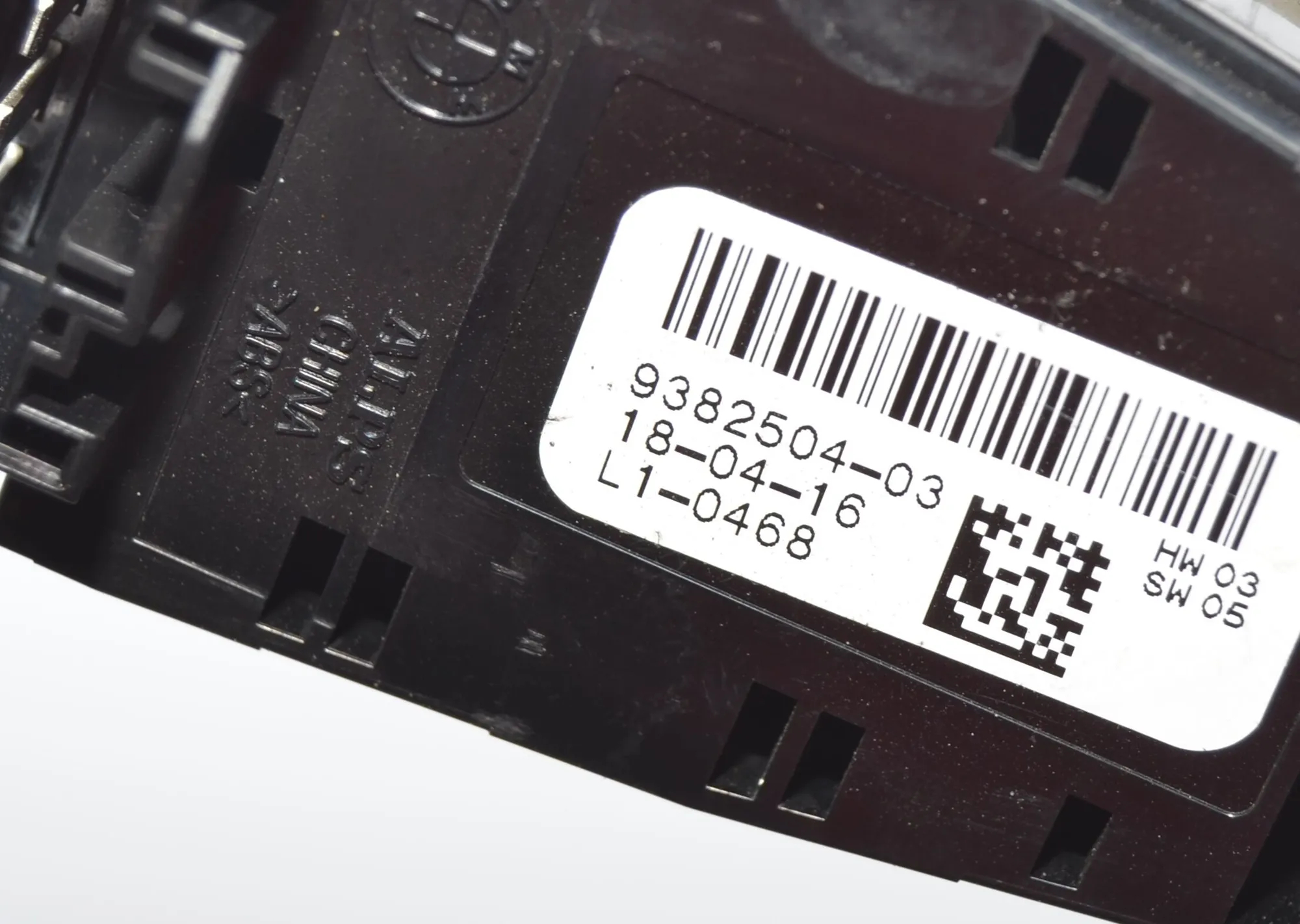 Rear Left Door Window Switch – OEM 9382504 · BMW 7 (G11, G12) 740 d, Ld xDrive 2016 – 6