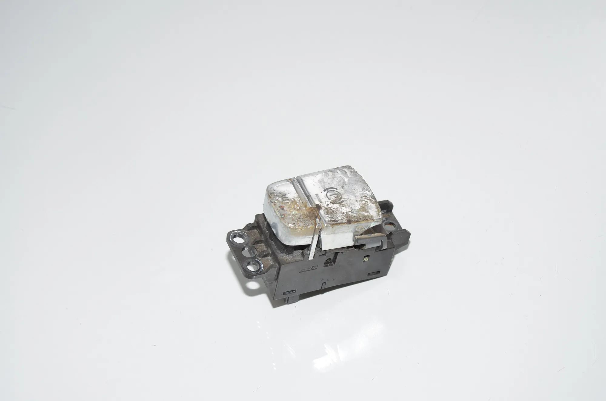 Handbrake Button – OEM 61319109308 · BMW 7 (G11, G12) 740 d, Ld xDrive 2016 – 2