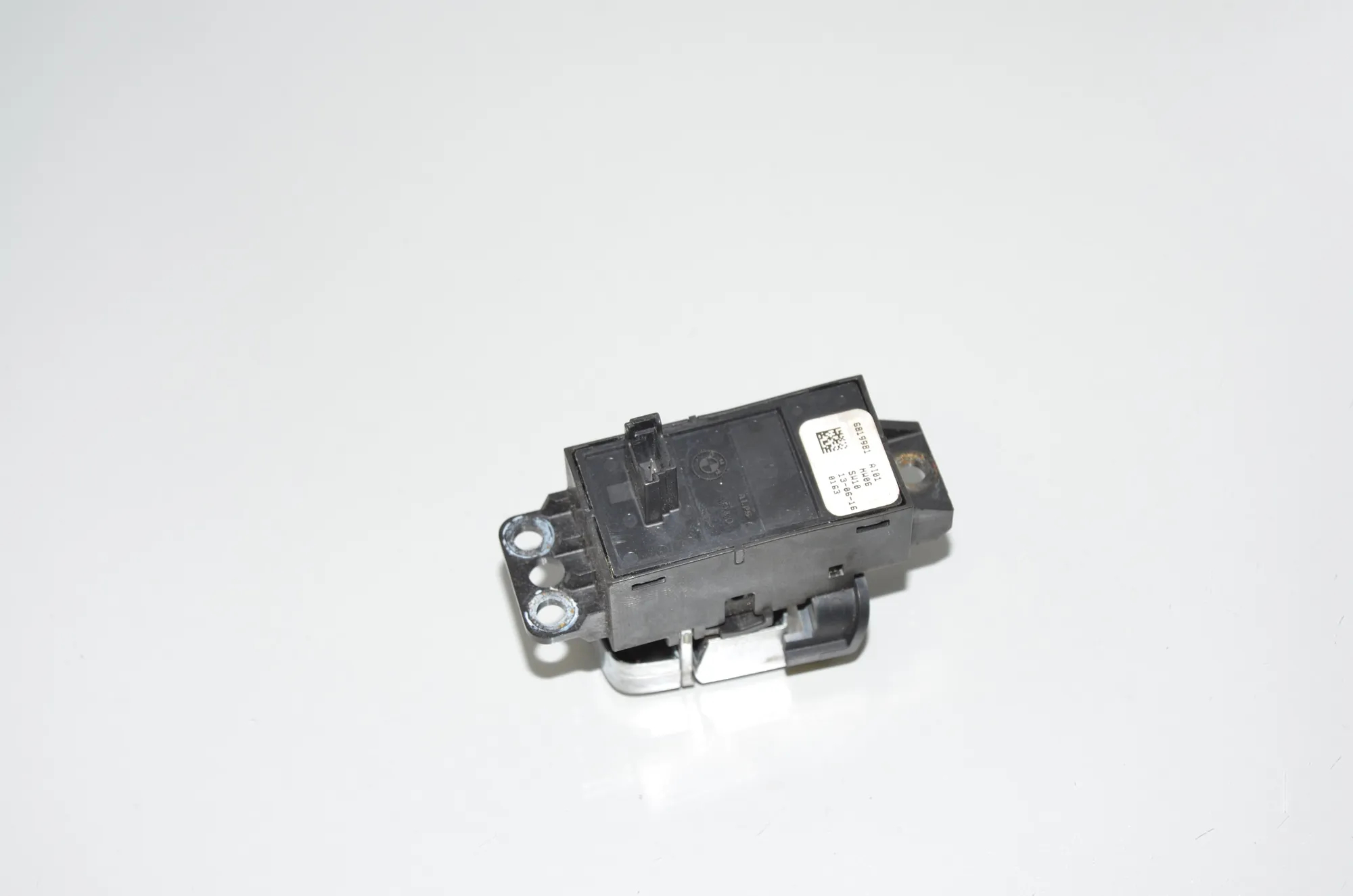 Handbrake Button – OEM 61319109308 · BMW 7 (G11, G12) 740 d, Ld xDrive 2016 – 4
