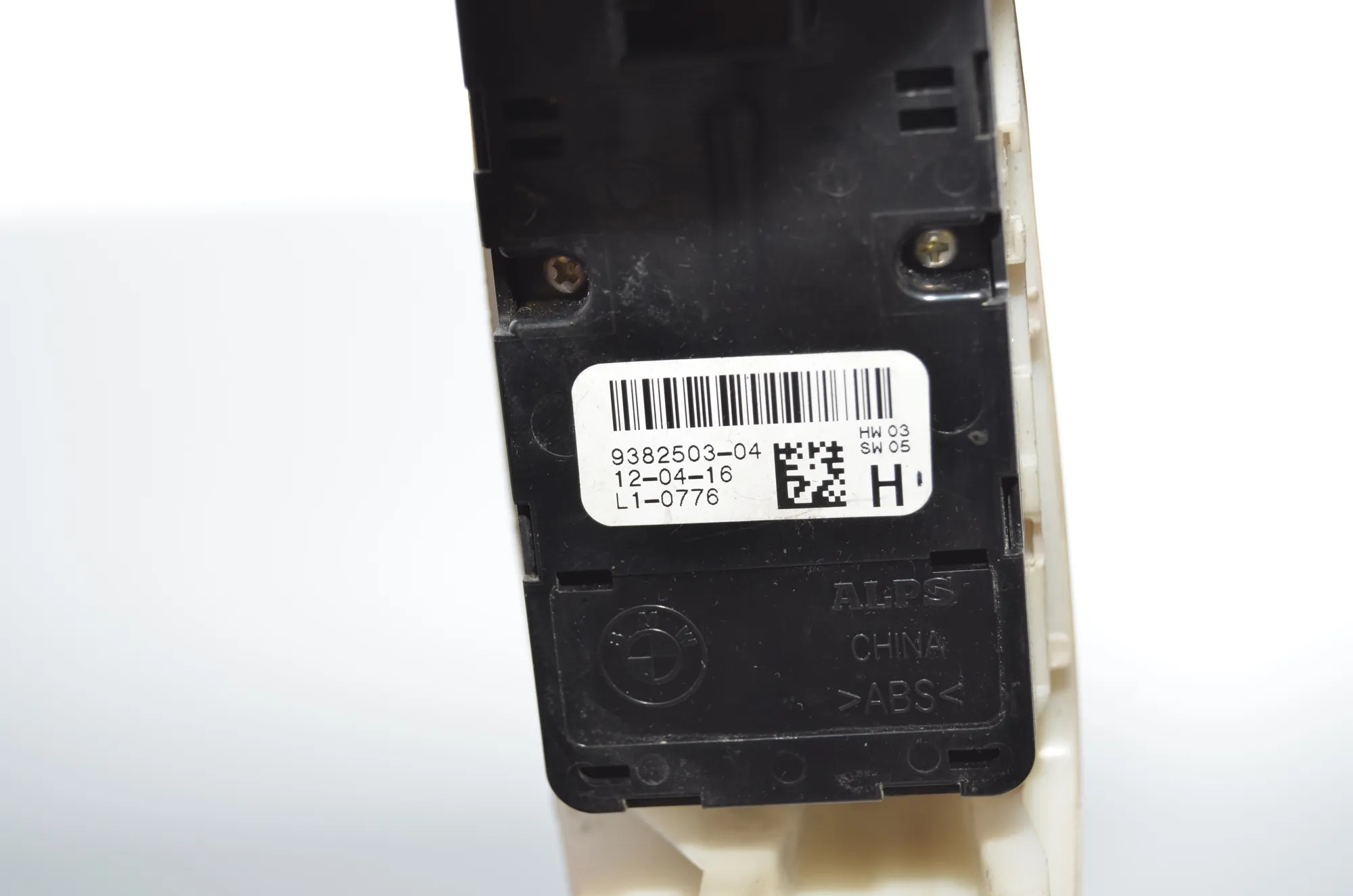 Front Left Door Window Switch – OEM 9382503 · BMW 7 (G11, G12) 740 d, Ld xDrive 2016 – 6