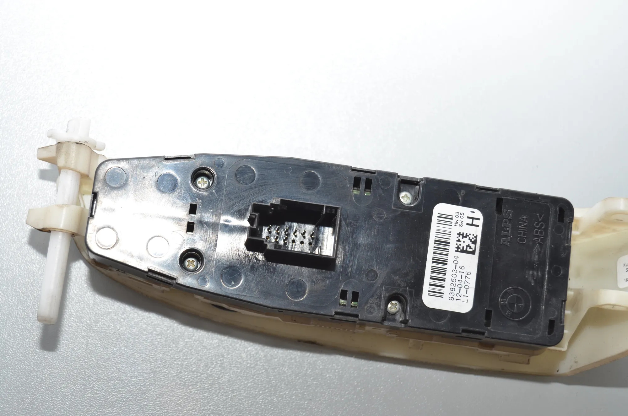 Front Left Door Window Switch – OEM 9382503 · BMW 7 (G11, G12) 740 d, Ld xDrive 2016 – 5
