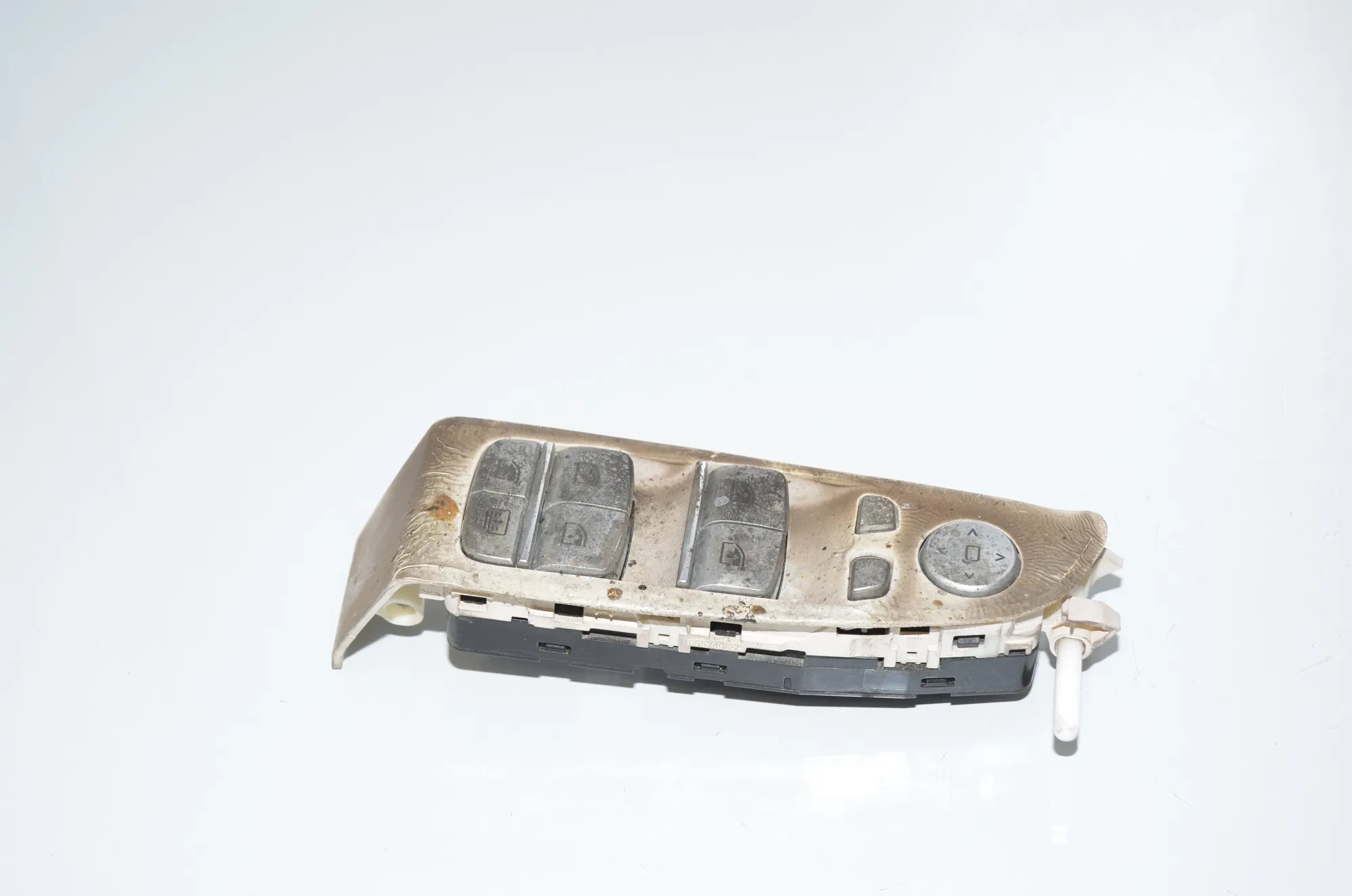 Front Left Door Window Switch – OEM 9382503 · BMW 7 (G11, G12) 740 d, Ld xDrive 2016 – 2