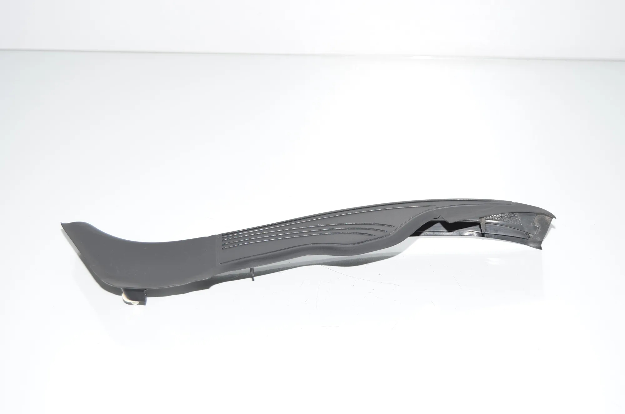 Rear Right Tail Light Trim – OEM 7342962 · BMW 7 (G11, G12) 740 d, Ld xDrive 2016 – 2