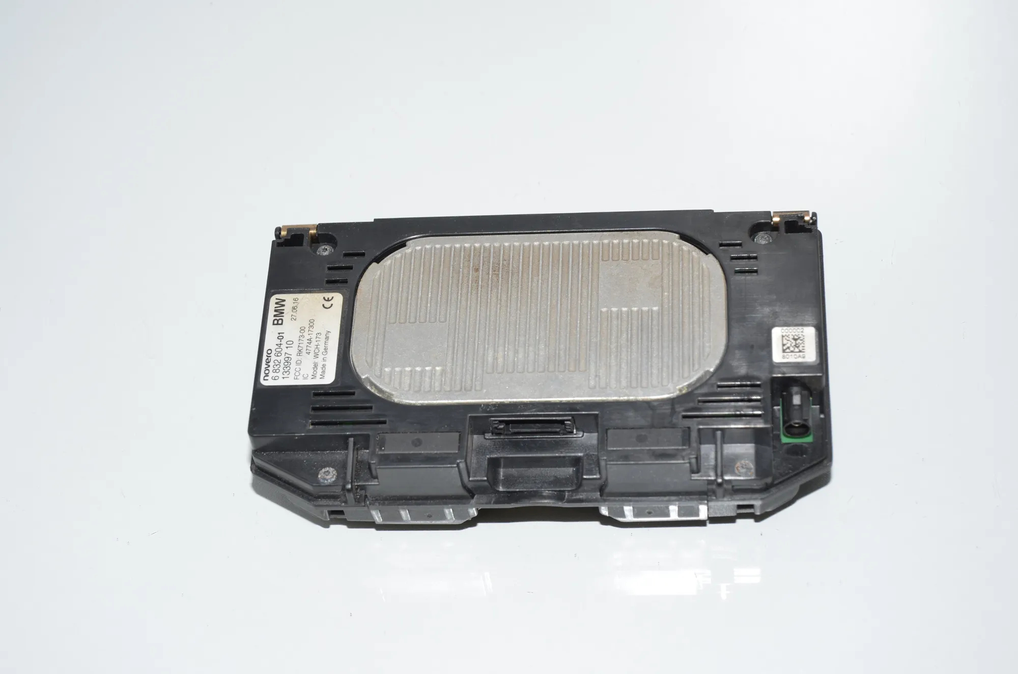 Wireless Charging Station – OEM 6832604 · BMW 7 (G11, G12) 740 d, Ld xDrive 2016 – 5