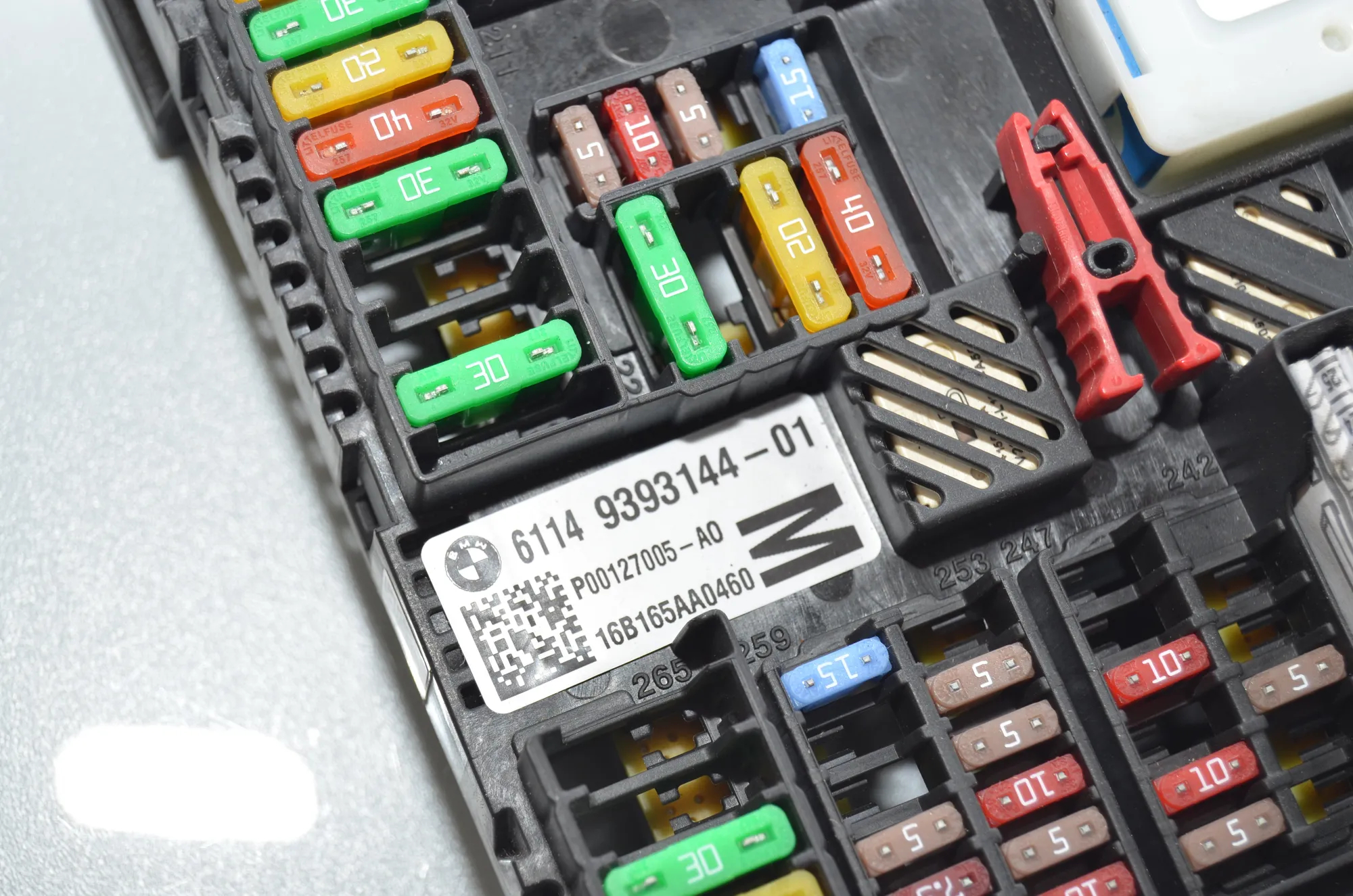 Fuse Box – OEM 9393144 · BMW 7 (G11, G12) 740 d, Ld xDrive 2016 – 5