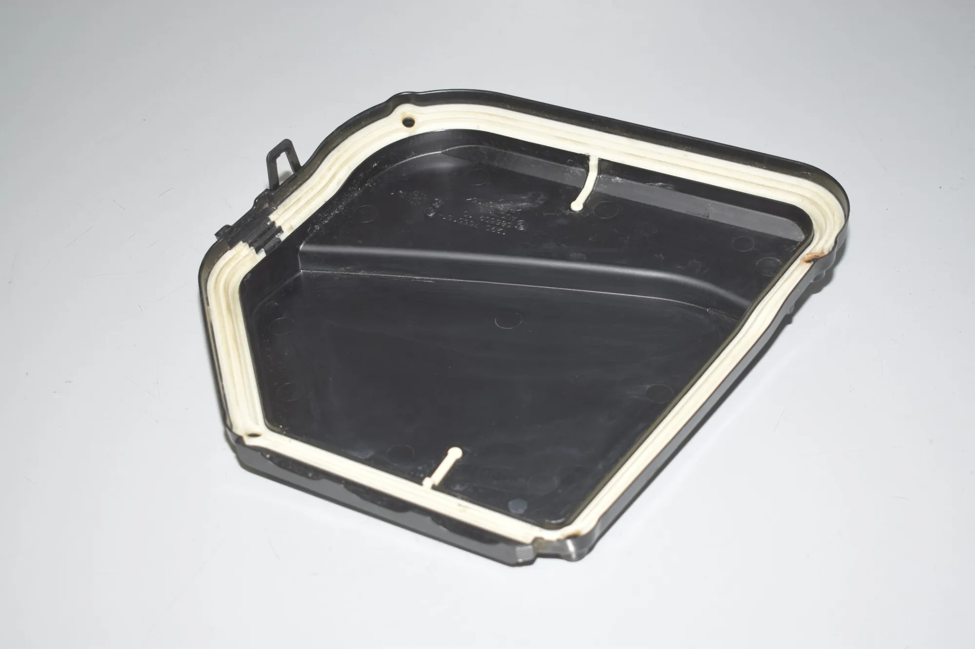 Fuse Box Cover – OEM 7555151 · BMW 5 Gran Turismo (F07) 530 d 2009 – 3