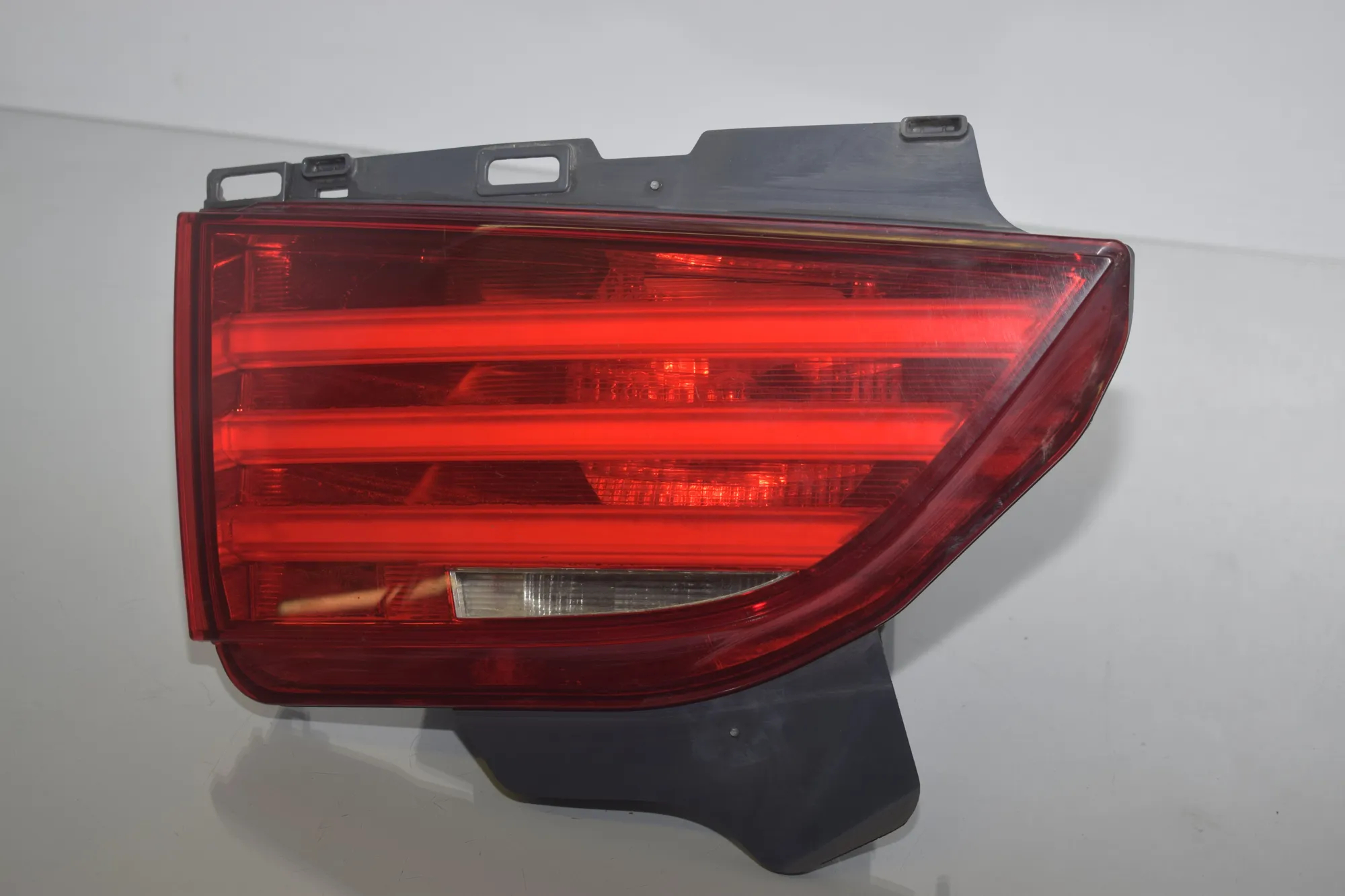 Left Side Tailgate Tail Light – OEM 7199637 · BMW 5 Gran Turismo (F07) 530 d 2009 – 2