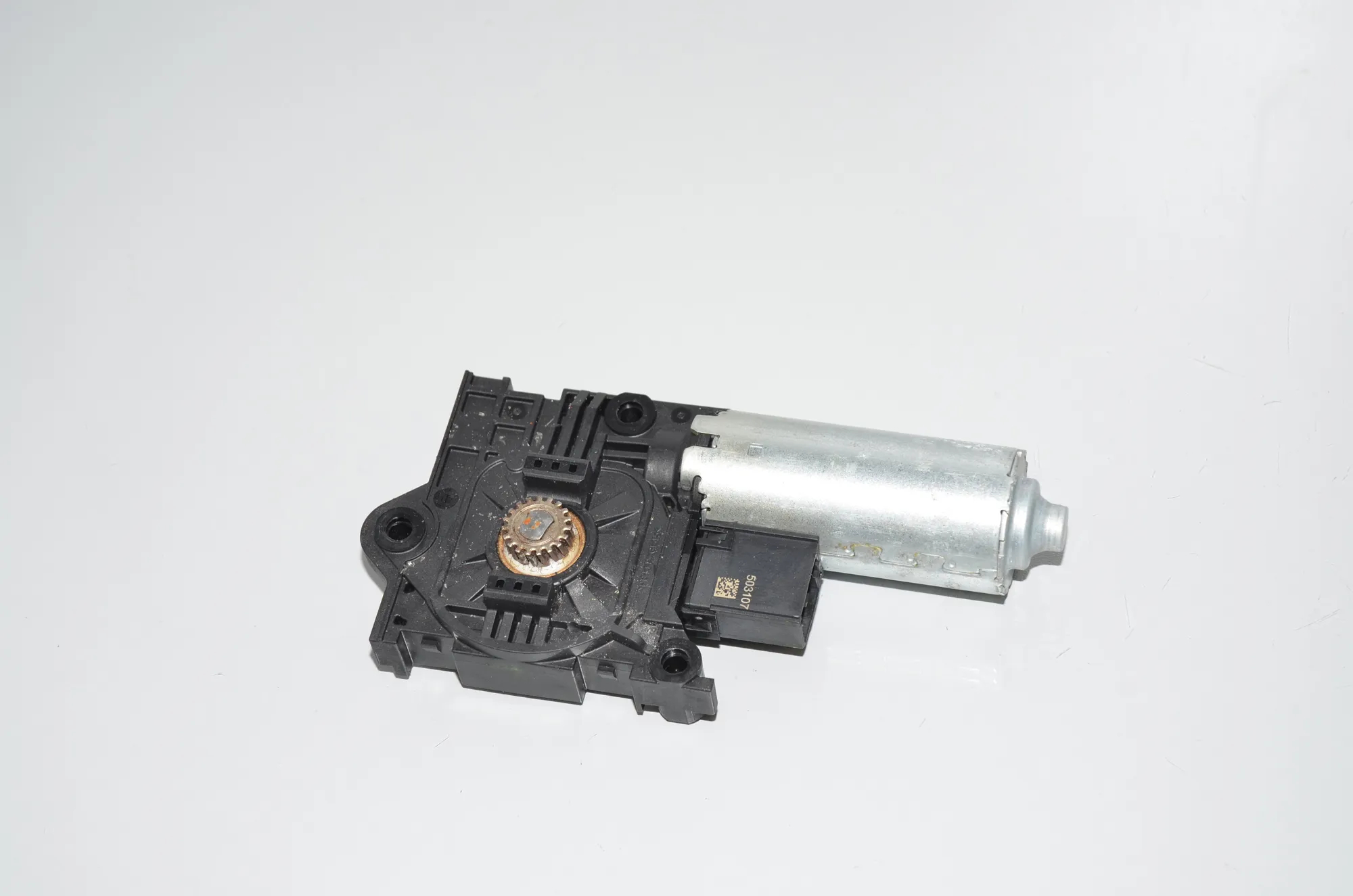 Sunroof Motor – OEM 1003661A · BMW X7 (G07) BMW X7 (G07) xDrive 30 d 2019 – 4