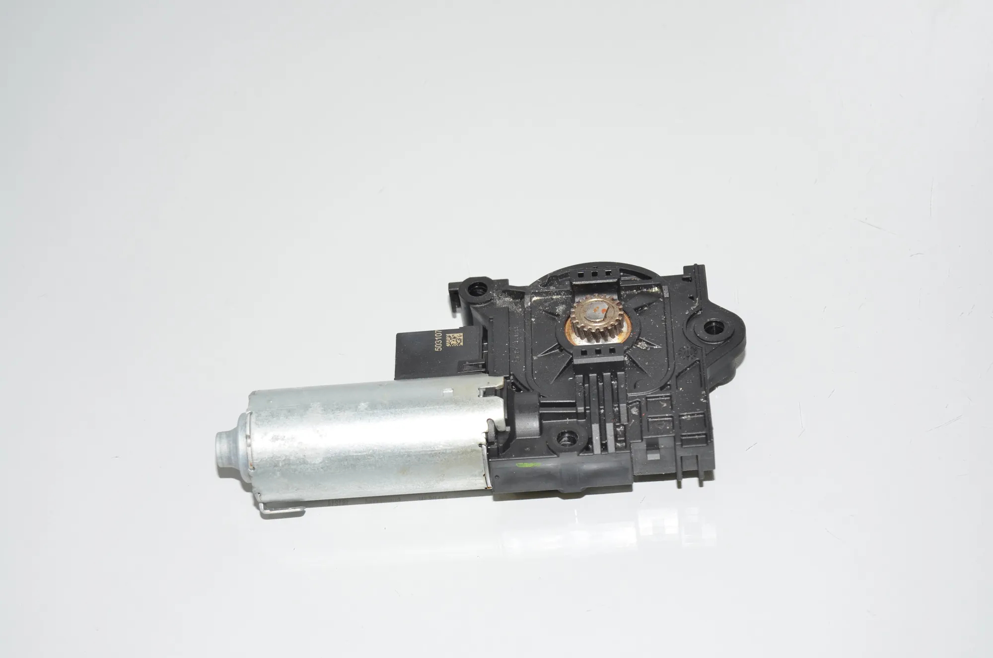 Sunroof Motor – OEM 1003661A · BMW X7 (G07) BMW X7 (G07) xDrive 30 d 2019 – 3