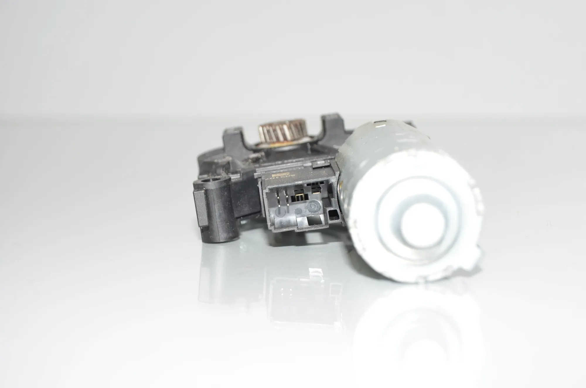 Sunroof Motor – OEM 1003661A · BMW X7 (G07) BMW X7 (G07) xDrive 30 d 2019 – 5