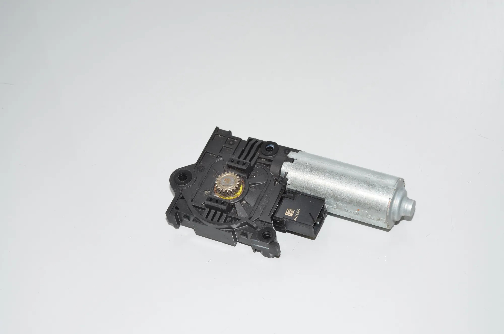 Sunroof Motor – OEM 3060746 · BMW X7 (G07) BMW X7 (G07) xDrive 30 d 2019