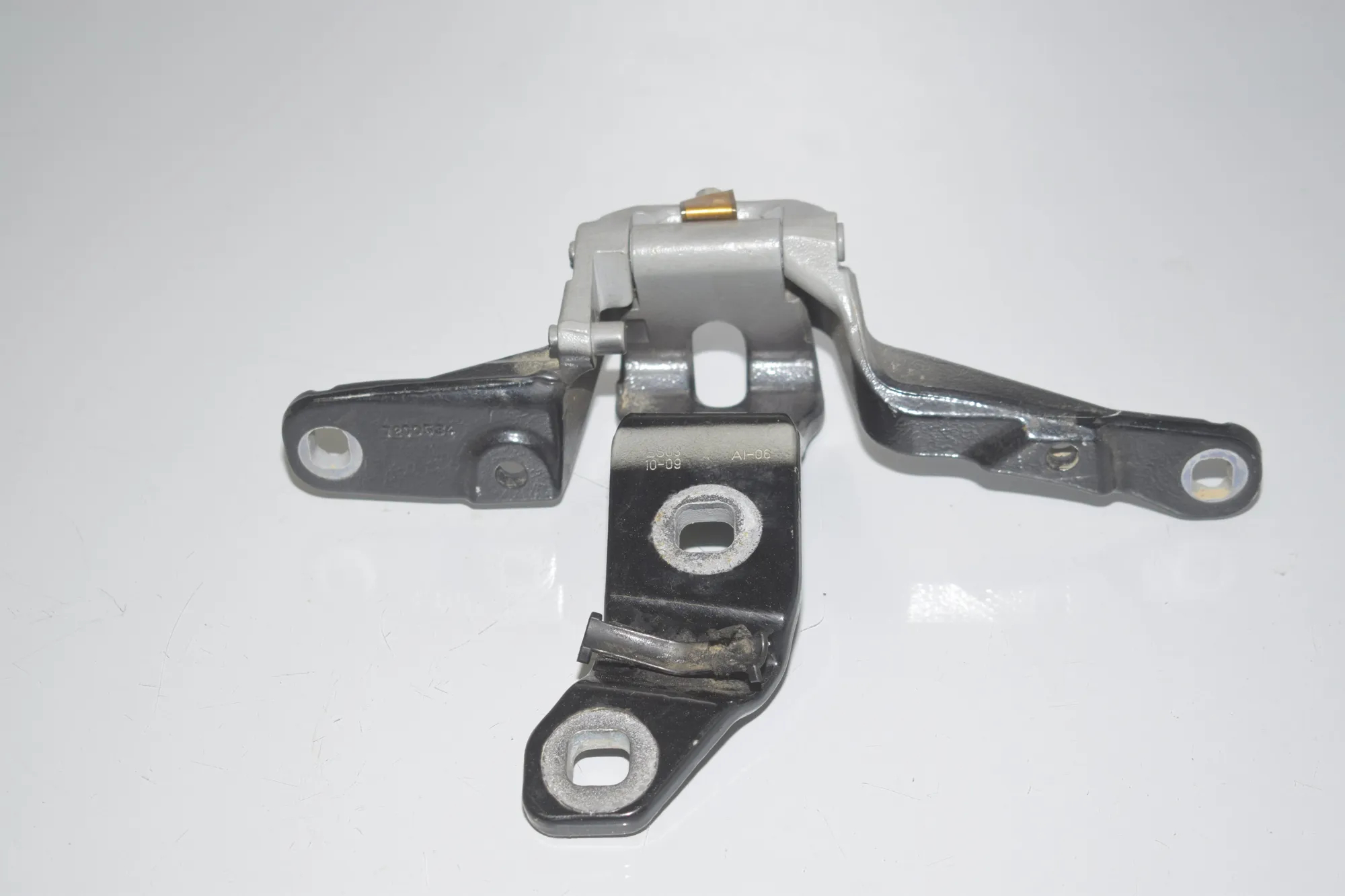Right Side Bootlid Hinge – OEM 7800534 · BMW 5 Gran Turismo (F07) 530 d 2009