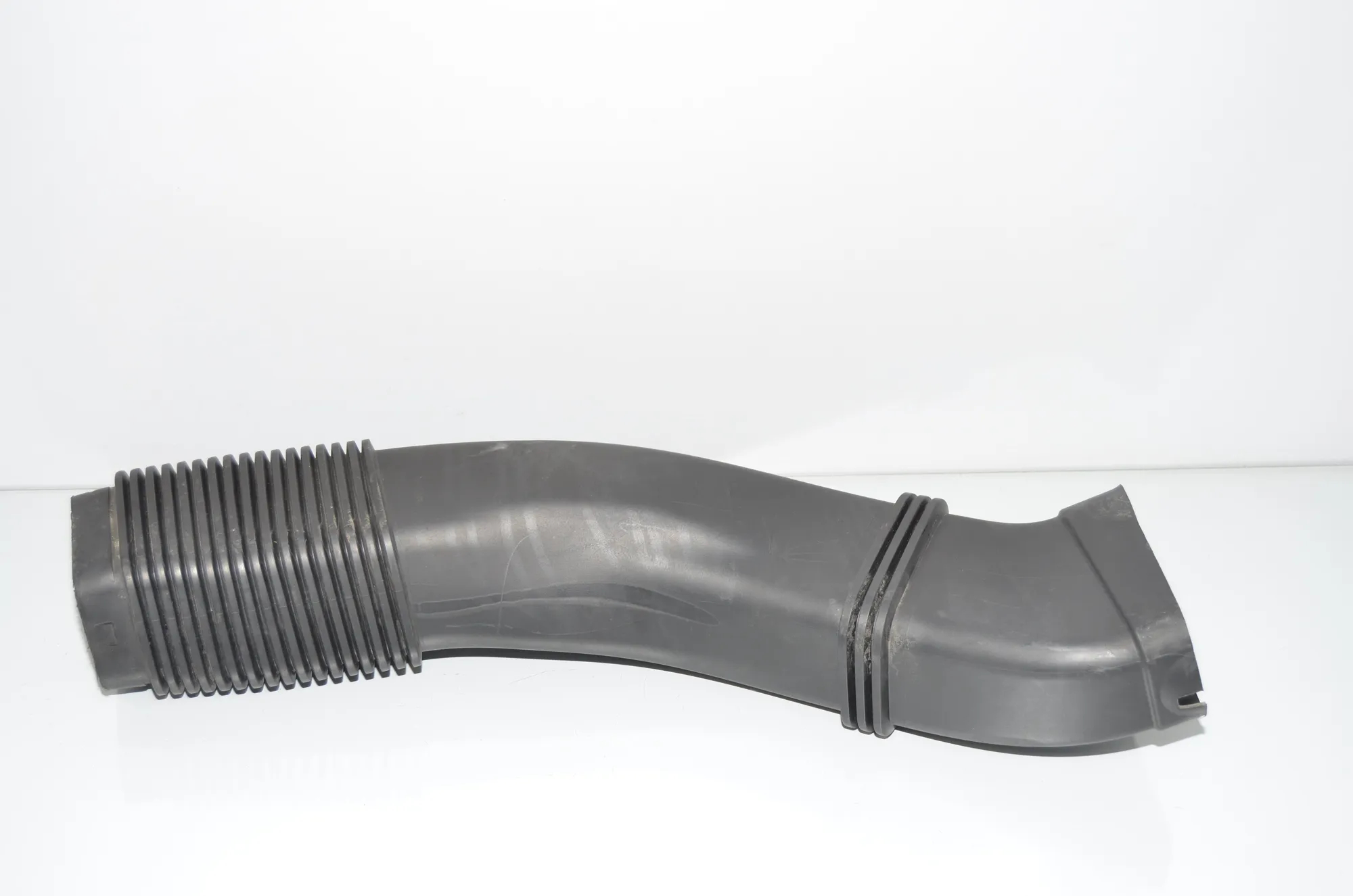 Air Intake Tube – OEM 7823212 · BMW 5 Touring (F11) 530 d xDrive 2011 – 3