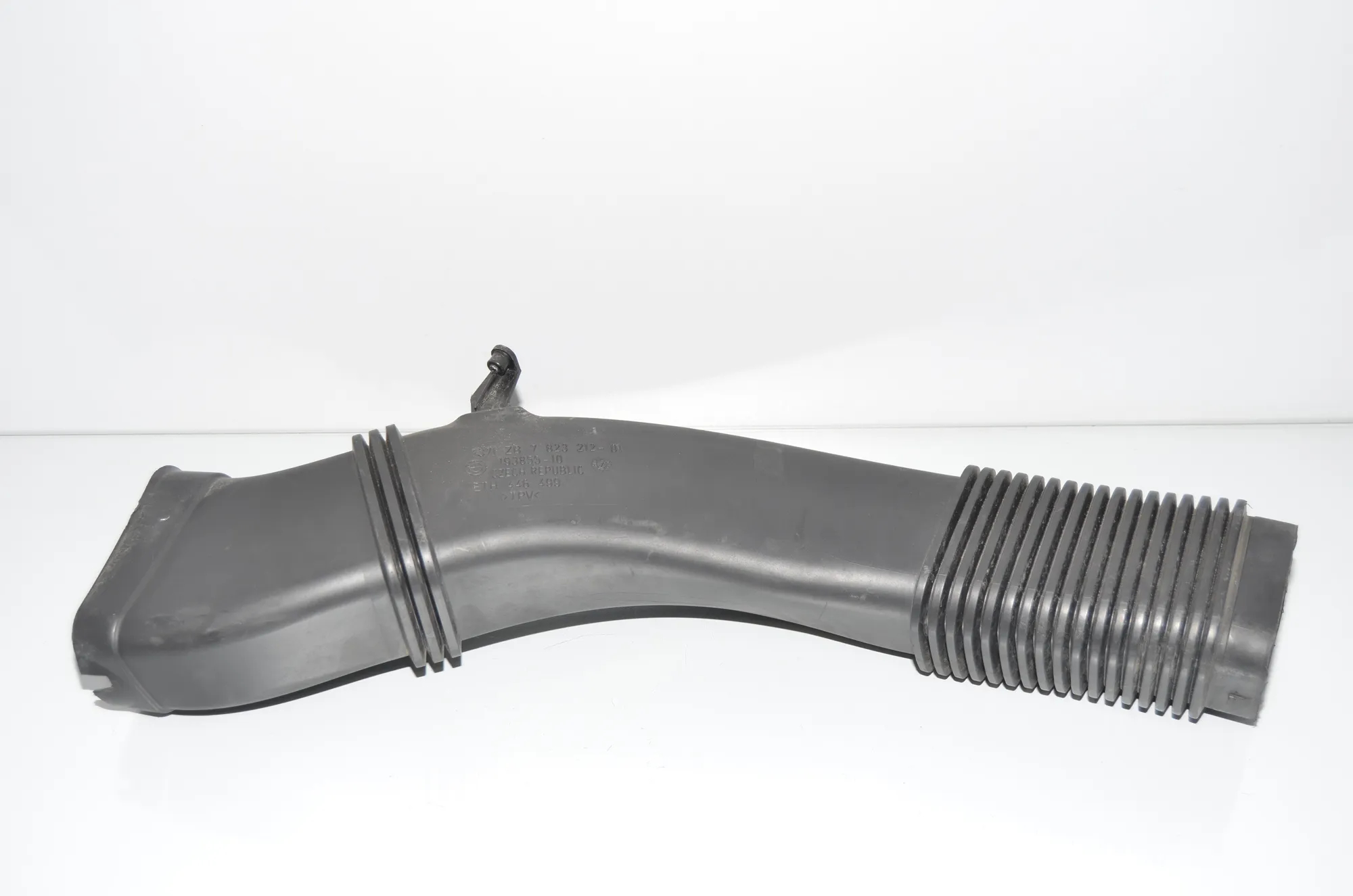 Air Intake Tube – OEM 7823212 · BMW 5 Touring (F11) 530 d xDrive 2011 – 2