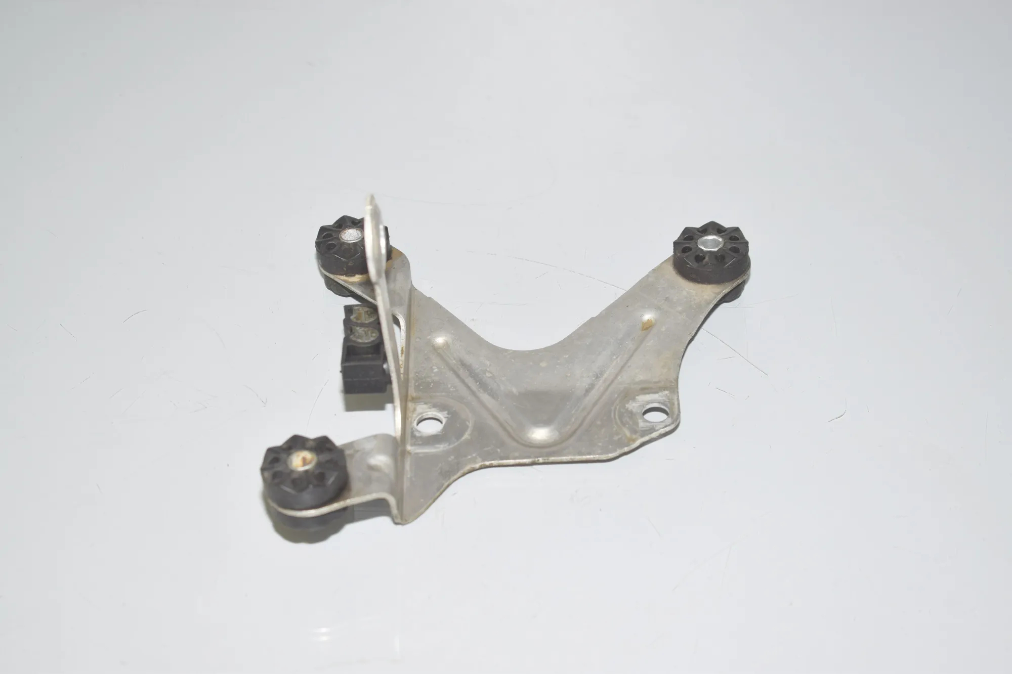 ABS Pump Holder – OEM 6775355 · BMW 5 Gran Turismo (F07) 530 d 2009 – 2