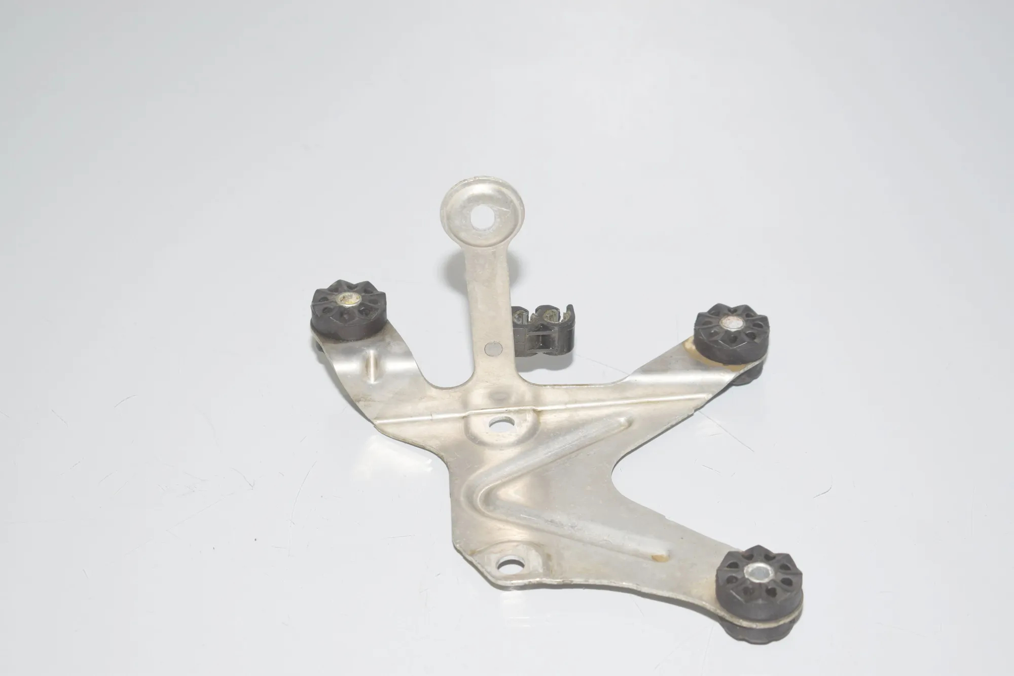 ABS Pump Holder – OEM 6775355 · BMW 5 Gran Turismo (F07) 530 d 2009 – 3