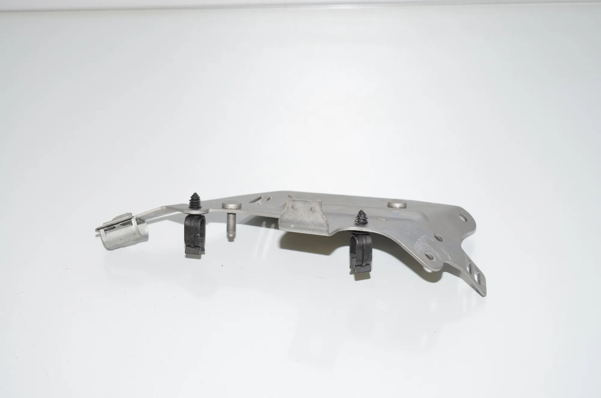 Bracket – OEM 8587806 · BMW 2 Gran Tourer (F46) 218 d xDrive 2020 – 3