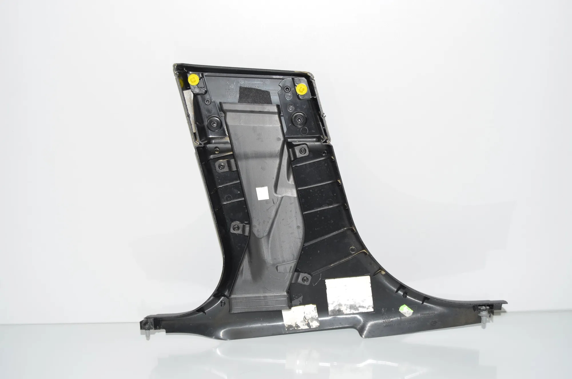 Right Side B Pillar Trim – OEM 1751551 · BMW 5 Gran Turismo (F07) 530 d 2009 – 3