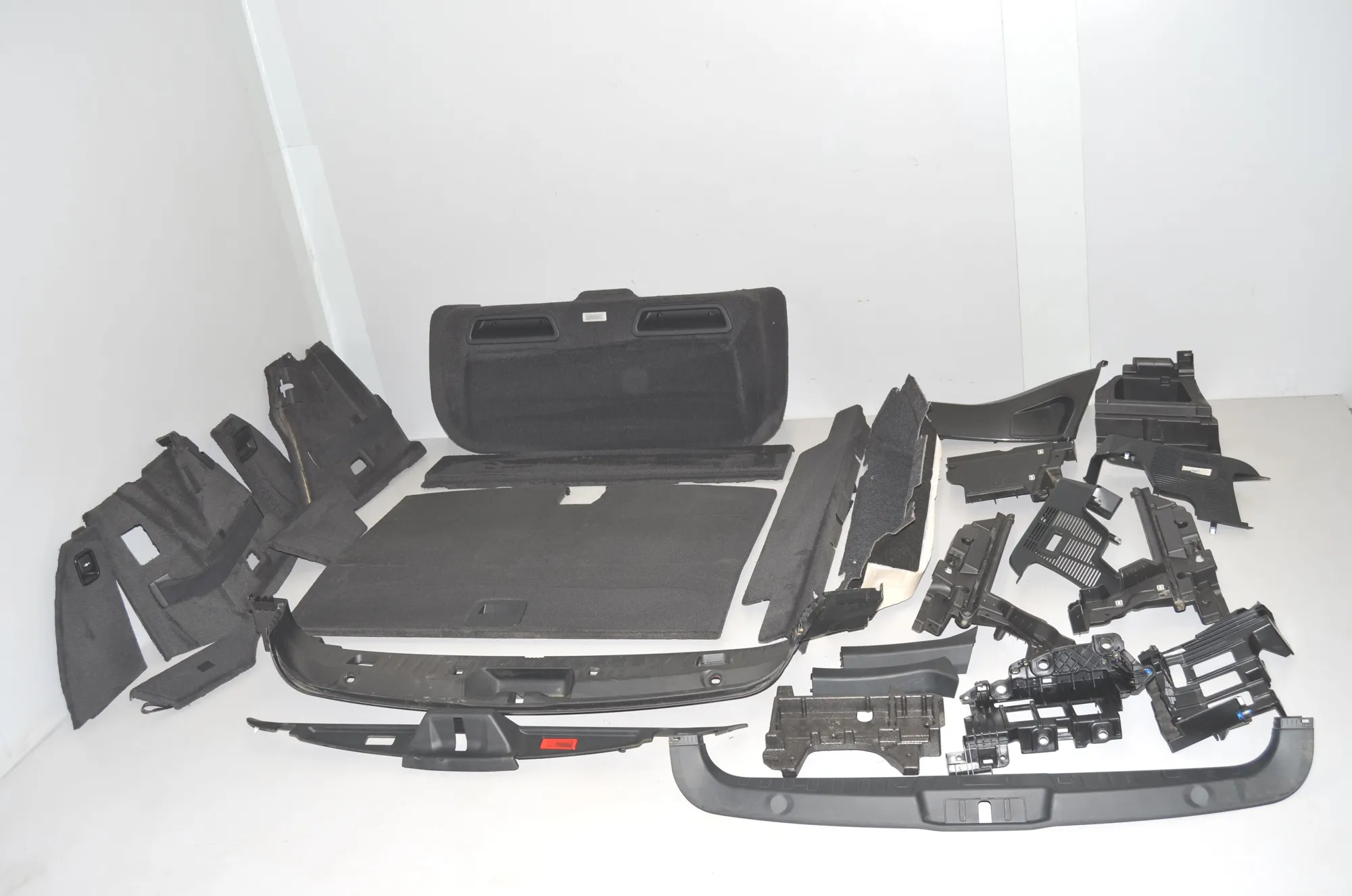 Trunk Trim Kit – OEM 9164449 · BMW 5 Gran Turismo (F07) 530 d 2009