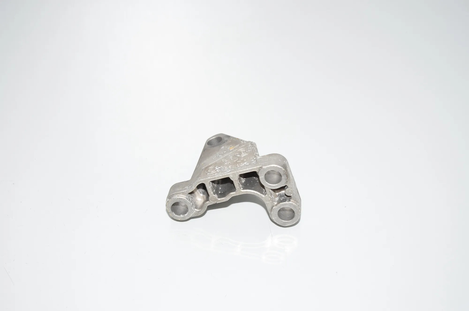 Fuel Pump Bracket – OEM 8511628 · BMW 2 Gran Tourer (F46) 218 d xDrive 2020 – 4