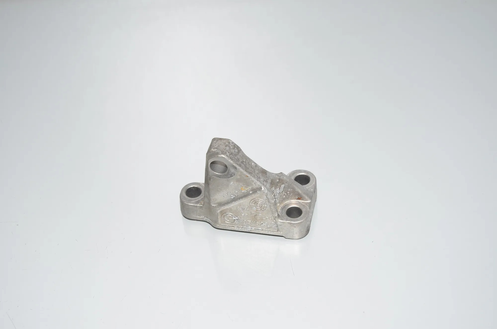 Fuel Pump Bracket – OEM 8511628 · BMW 2 Gran Tourer (F46) 218 d xDrive 2020 – 2