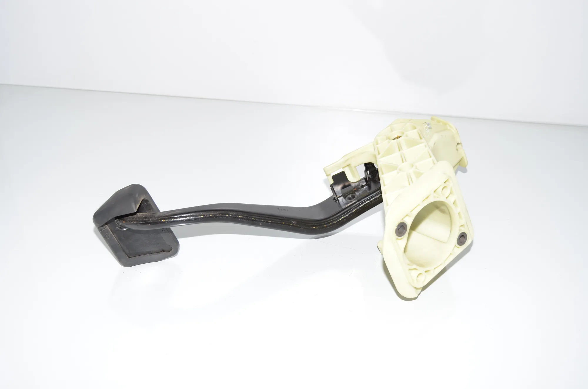 Brake Pedal – OEM 6782665 · BMW 5 (F10) 530 d 2010 – 3