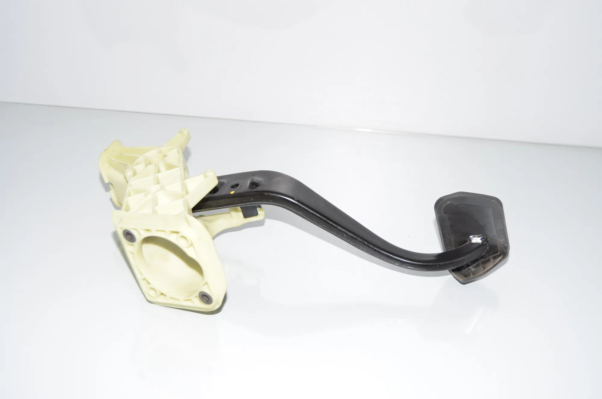 Brake Pedal – OEM 6782665 · BMW 5 (F10) 530 d 2010 – 4