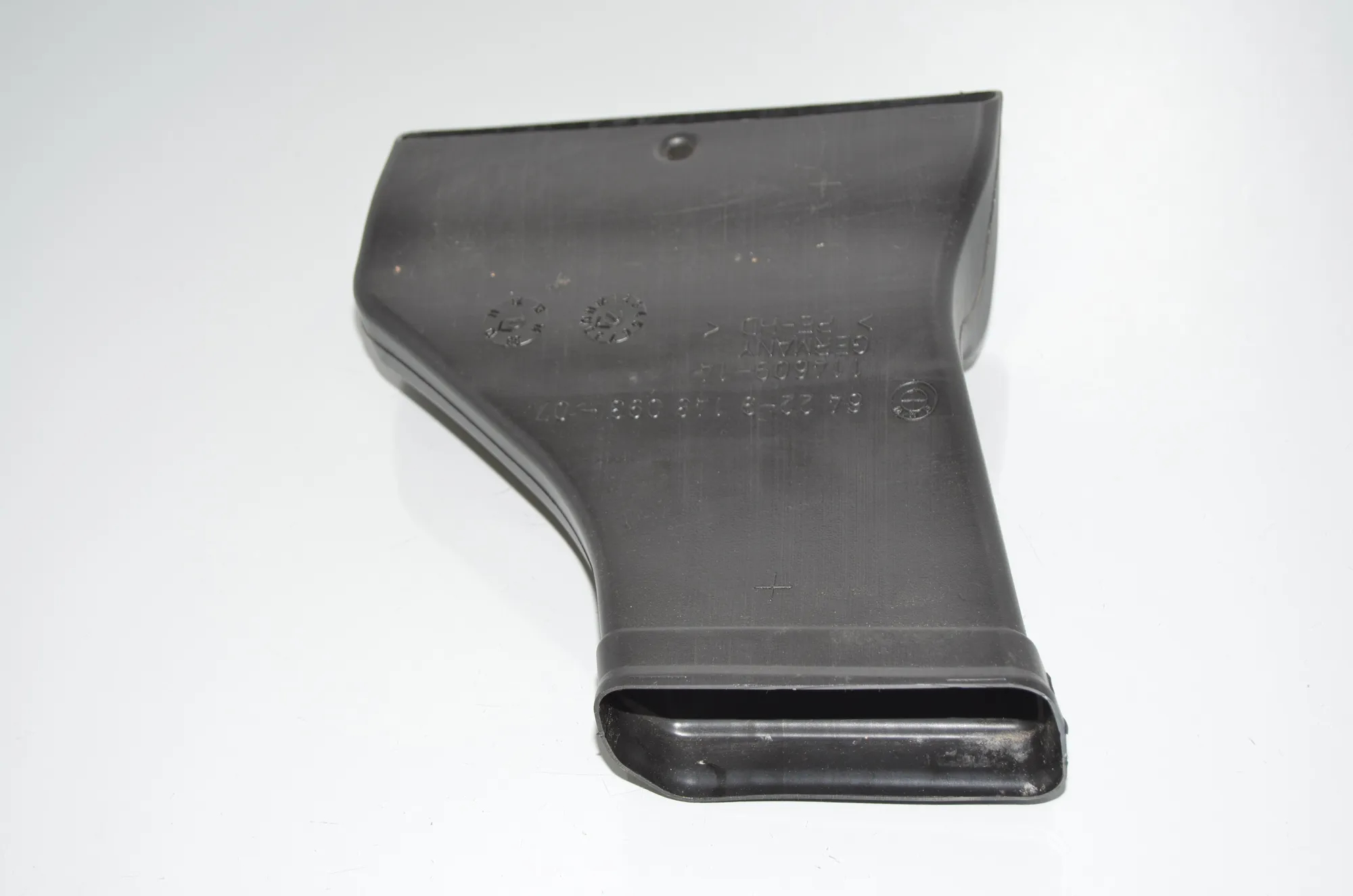 Interior Air Duct Channel – OEM 9148093 · BMW 5 (F10) 530 d 2010 – 3