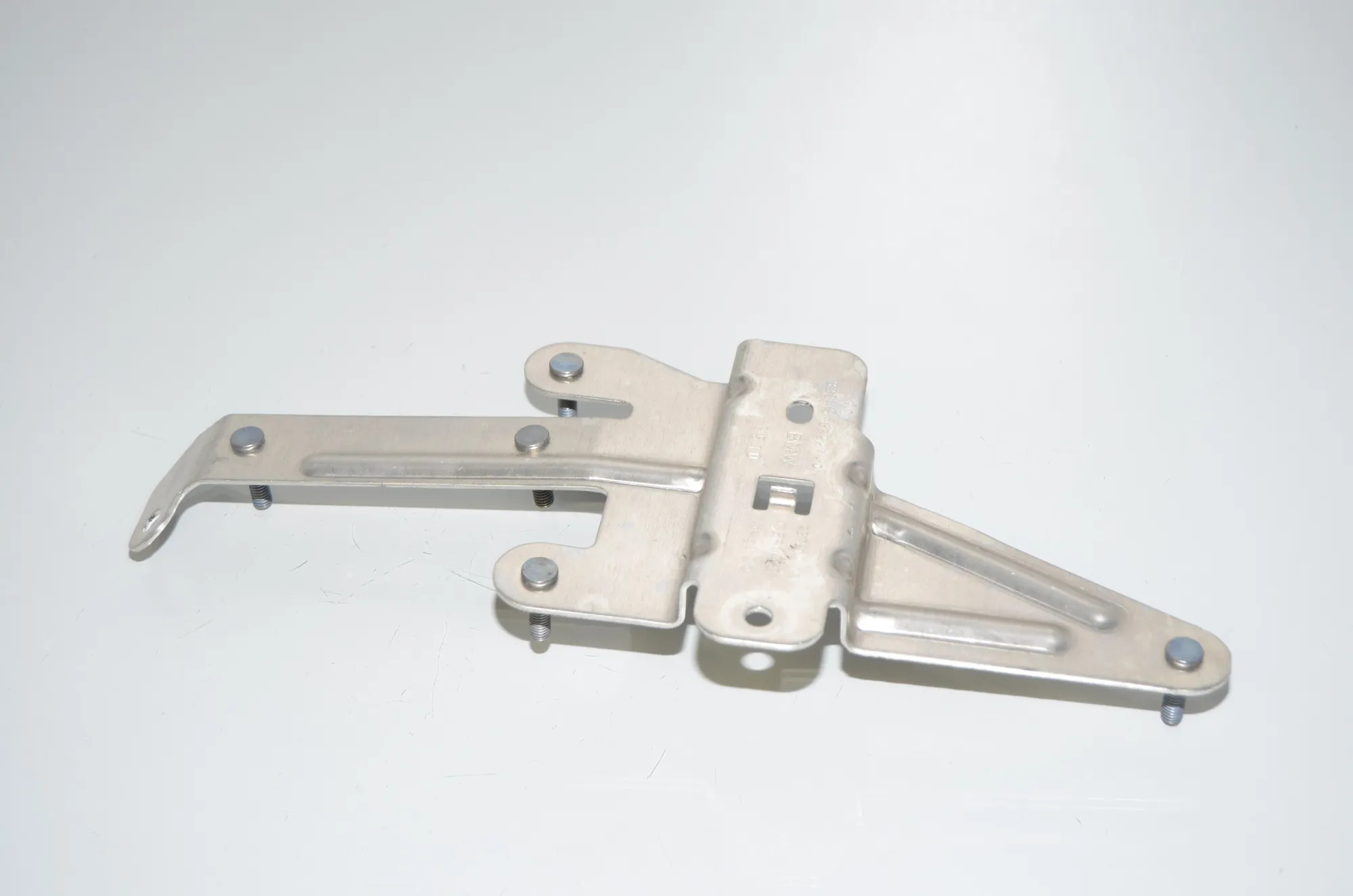 Bracket – OEM 6789227 · BMW 5 (F10) 530 d 2010 – 4