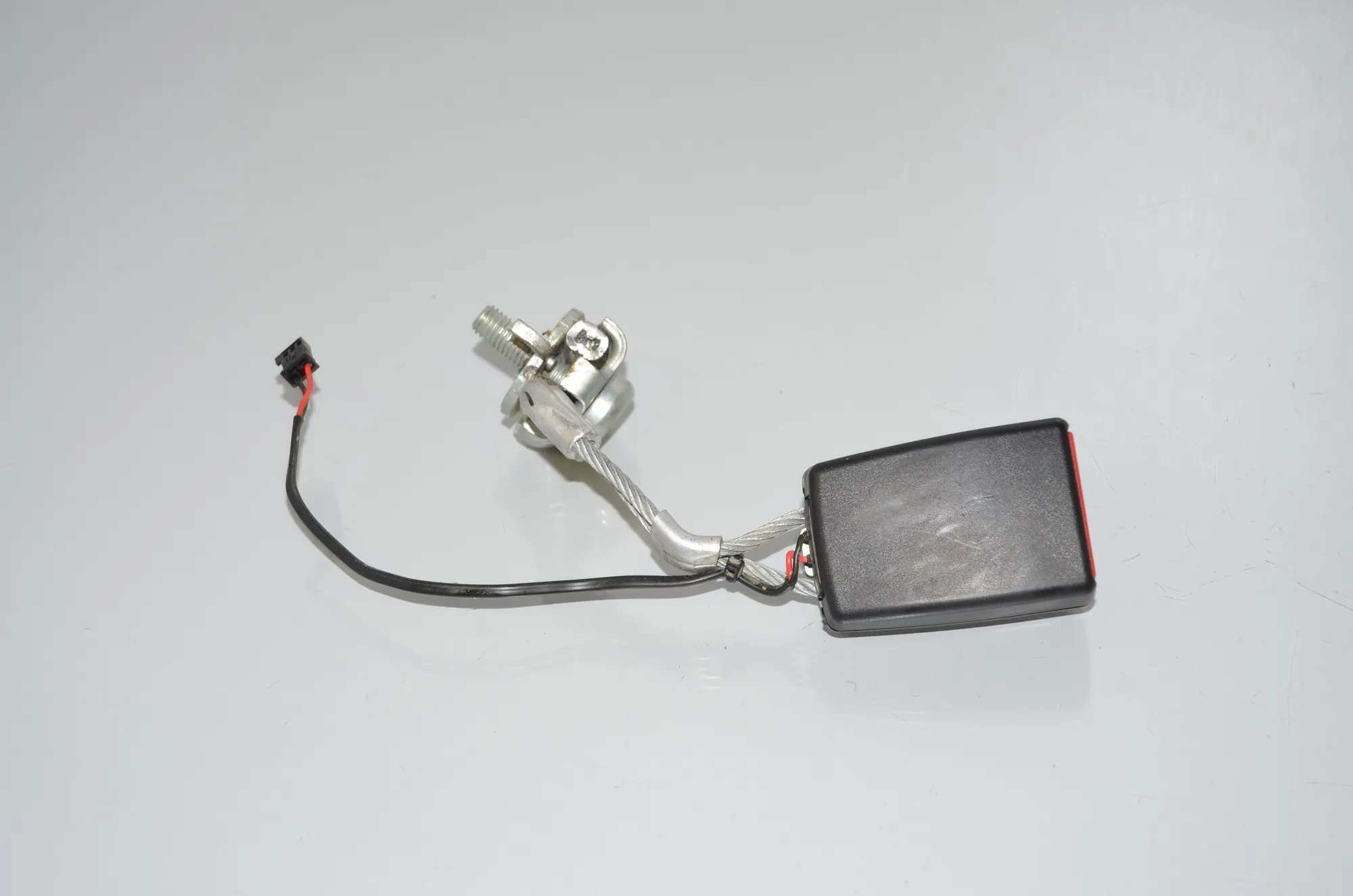 Rear Left Seat Buckle – OEM 7243273 · BMW 5 (F10) 530 d 2010 – 4