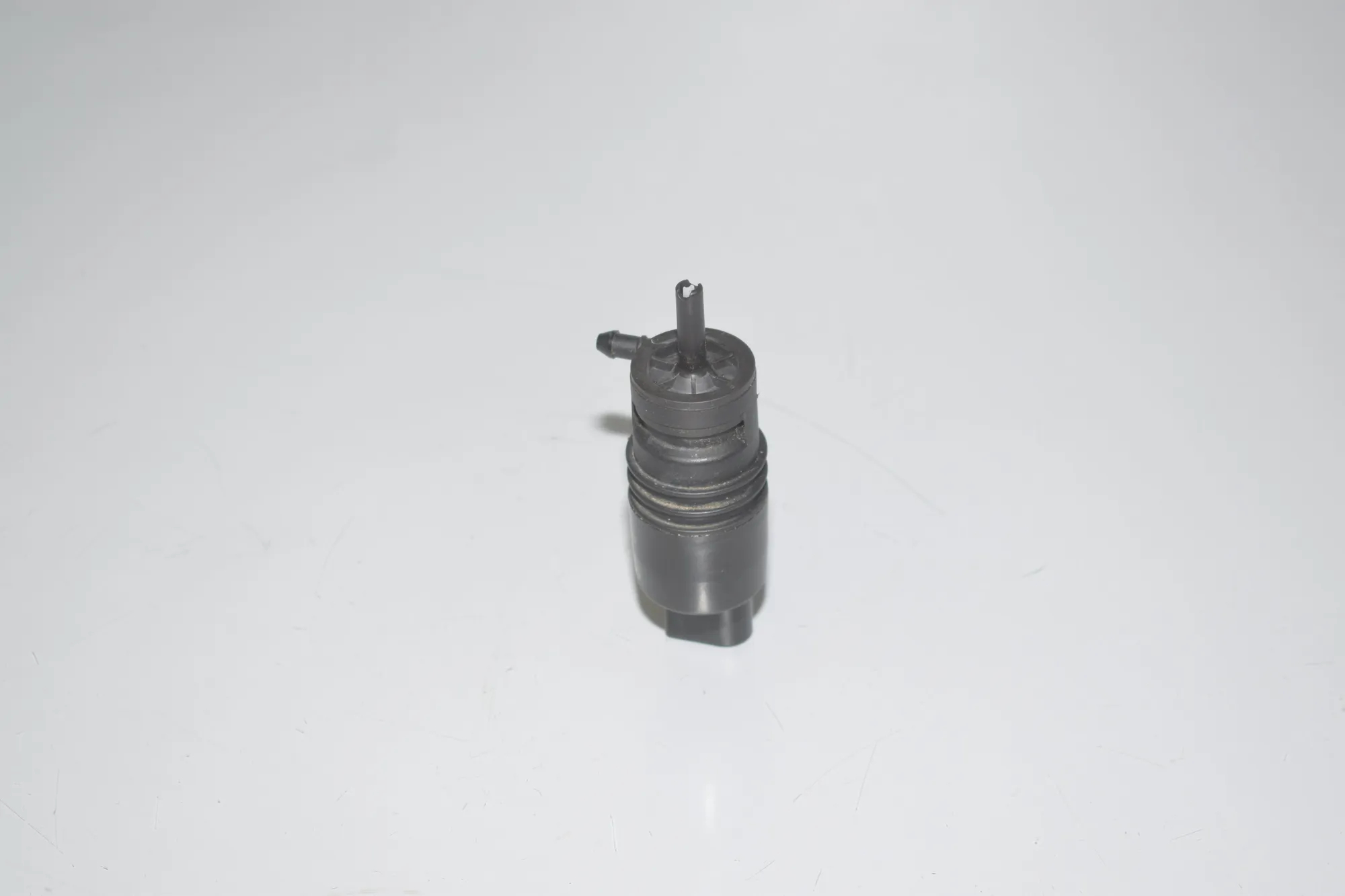Washer Tank Motor – OEM 8362154 · BMW 5 Touring (F11) 530 d xDrive 2011 – 3