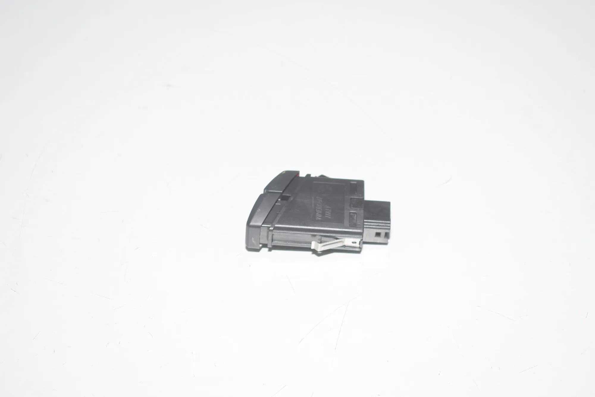 Hazard Button – OEM 9161896 · BMW 5 Touring (F11) 530 d xDrive 2011 – 2