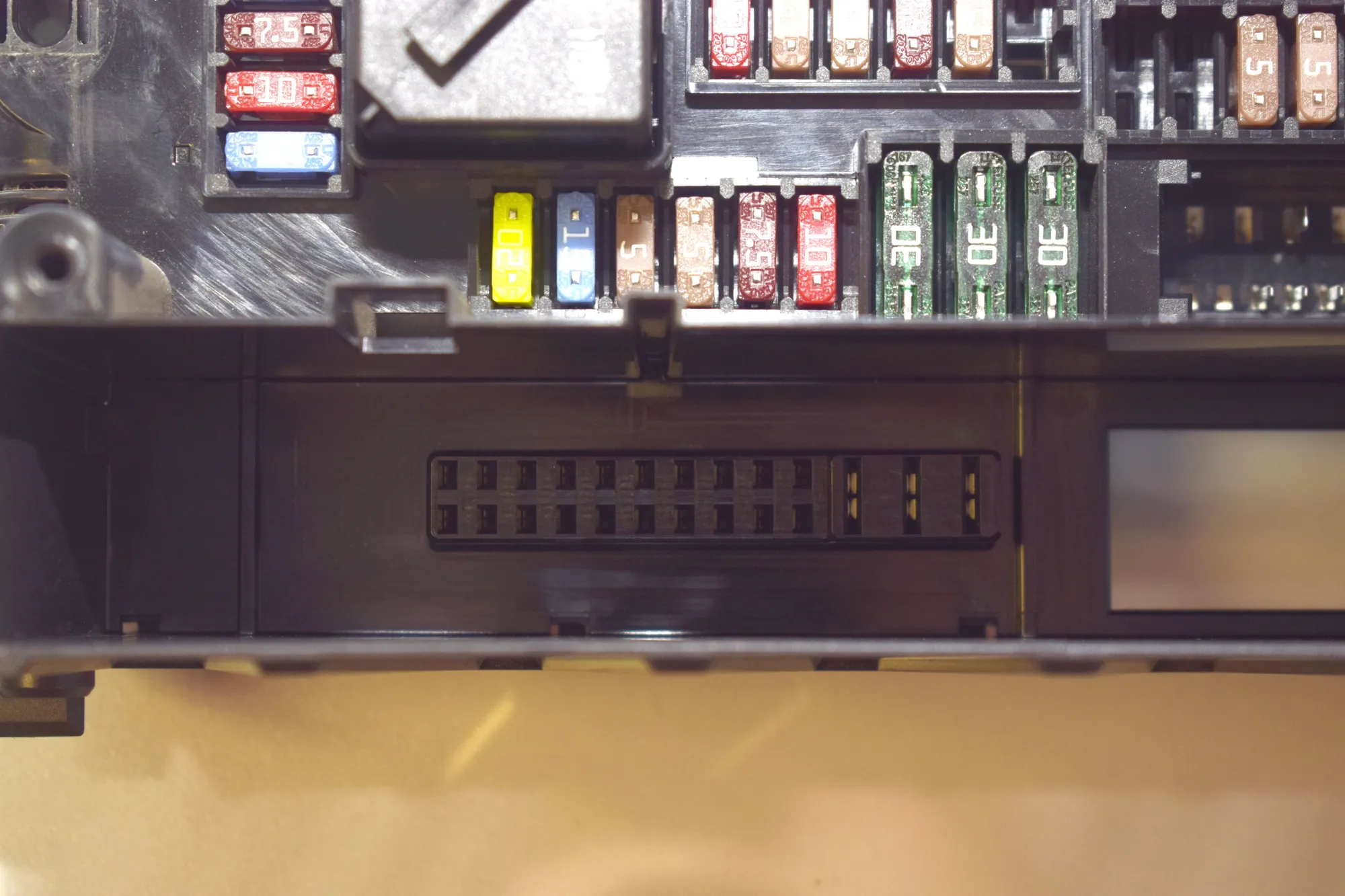 Fuse Box – OEM 9234421 · BMW 5 Touring (F11) 530 d xDrive 2011 – 4