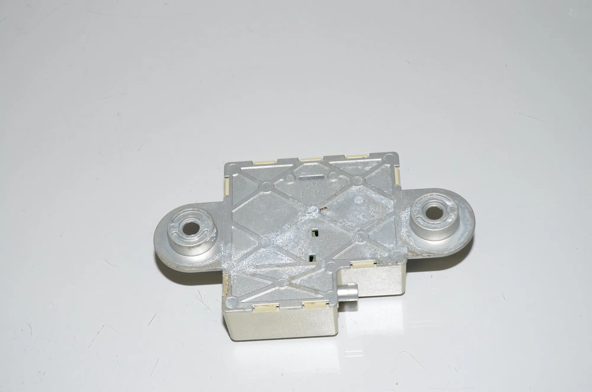 Antenna Amplifier – OEM 6935024 · BMW 5 (F10) 530 d 2010 – 3