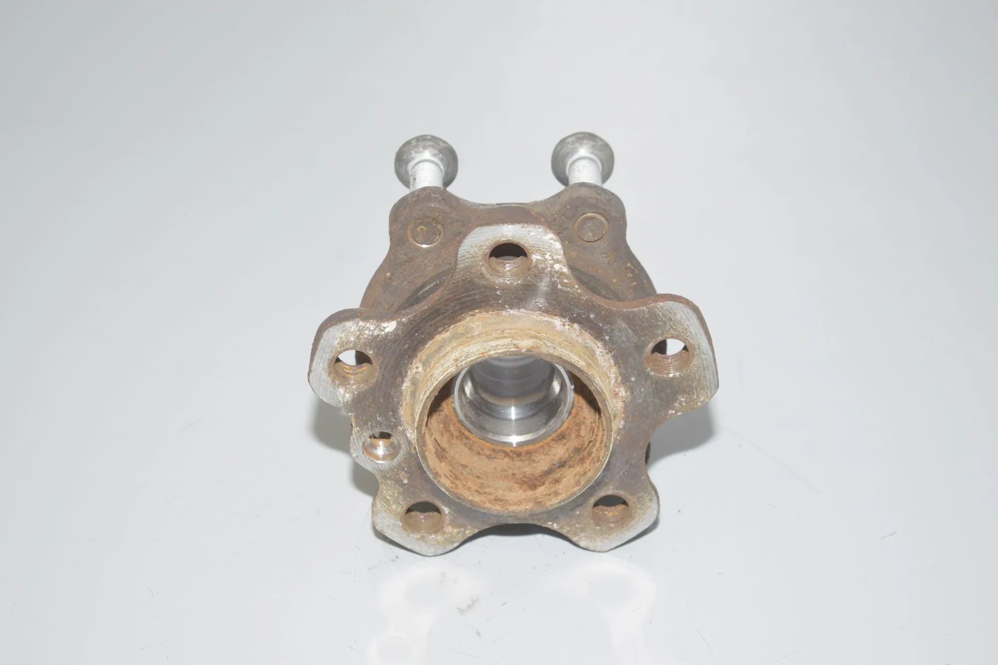 Rear Left Wheel Bearing – OEM 33406899174 · BMW 7 (G11, G12) 740 d, Ld xDrive 2016