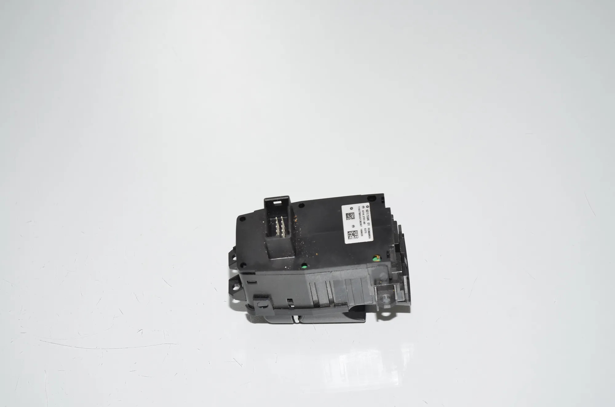 Handbrake Button – OEM 9217594 · BMW 5 (F10) 530 d 2010 – 3