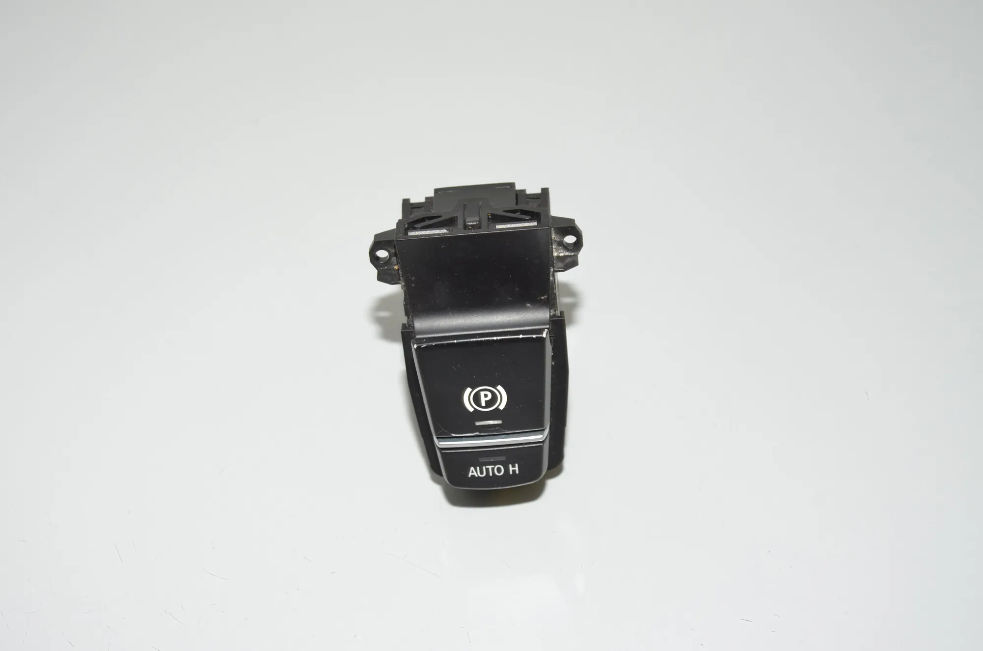Handbrake Button – OEM 9217594 · BMW 5 (F10) 530 d 2010
