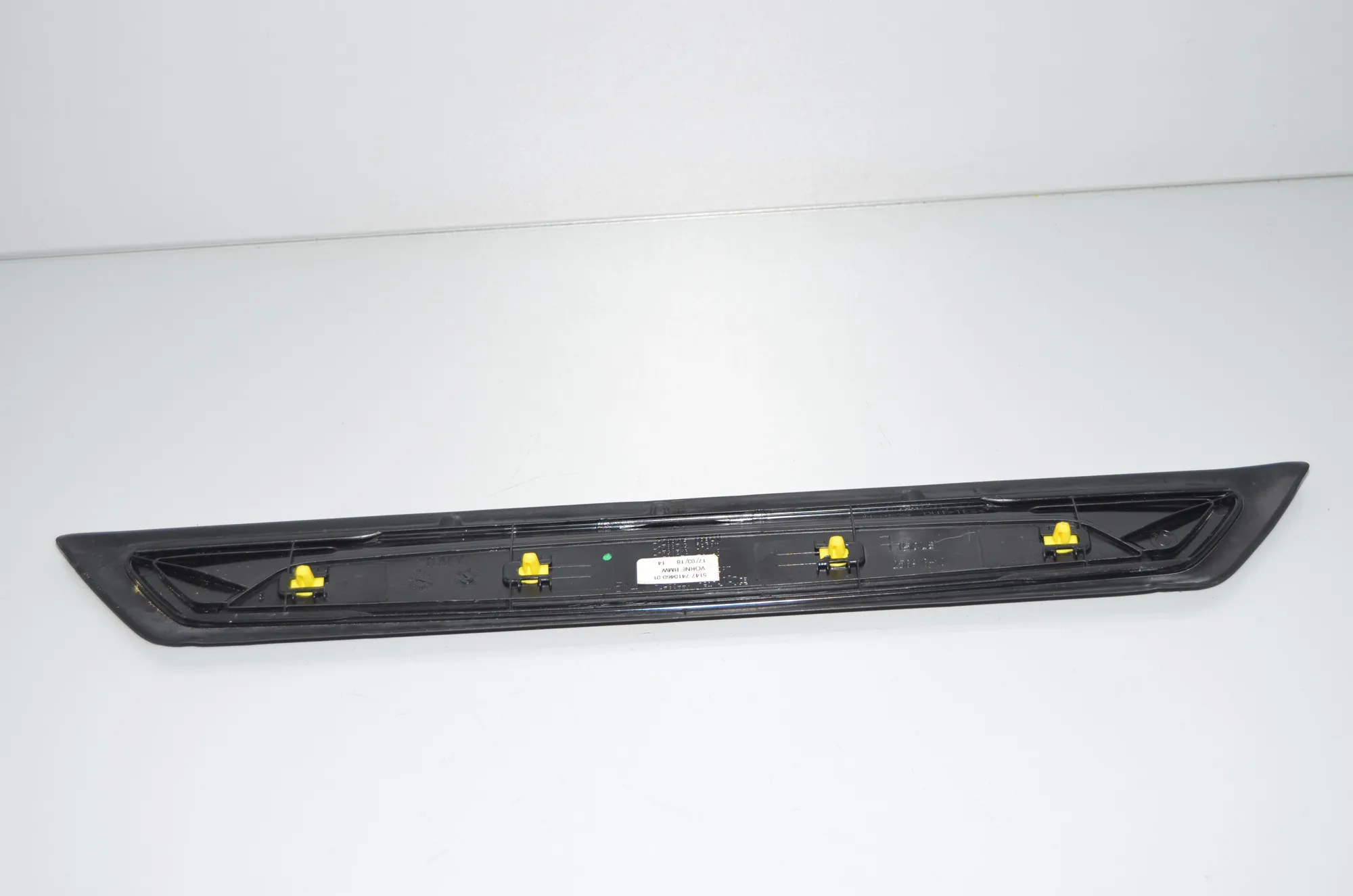 Front Right Interior Step Trim – OEM 7410460 · BMW 4 Gran Coupe (F36) BMW 4 Gran Coupe (F36) 420 d 2018 – 4
