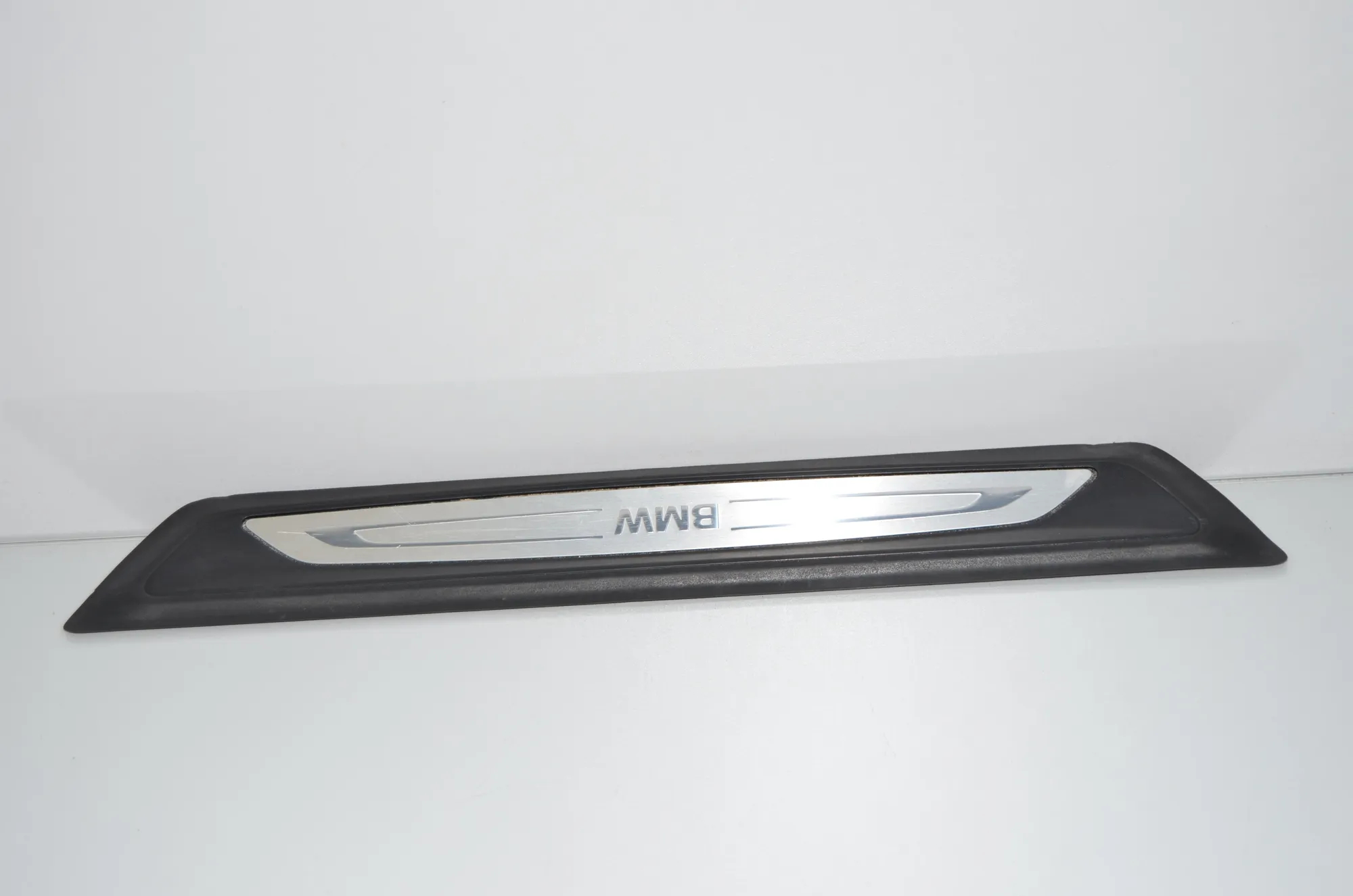 Front Right Interior Step Trim – OEM 7410460 · BMW 4 Gran Coupe (F36) BMW 4 Gran Coupe (F36) 420 d 2018 – 2