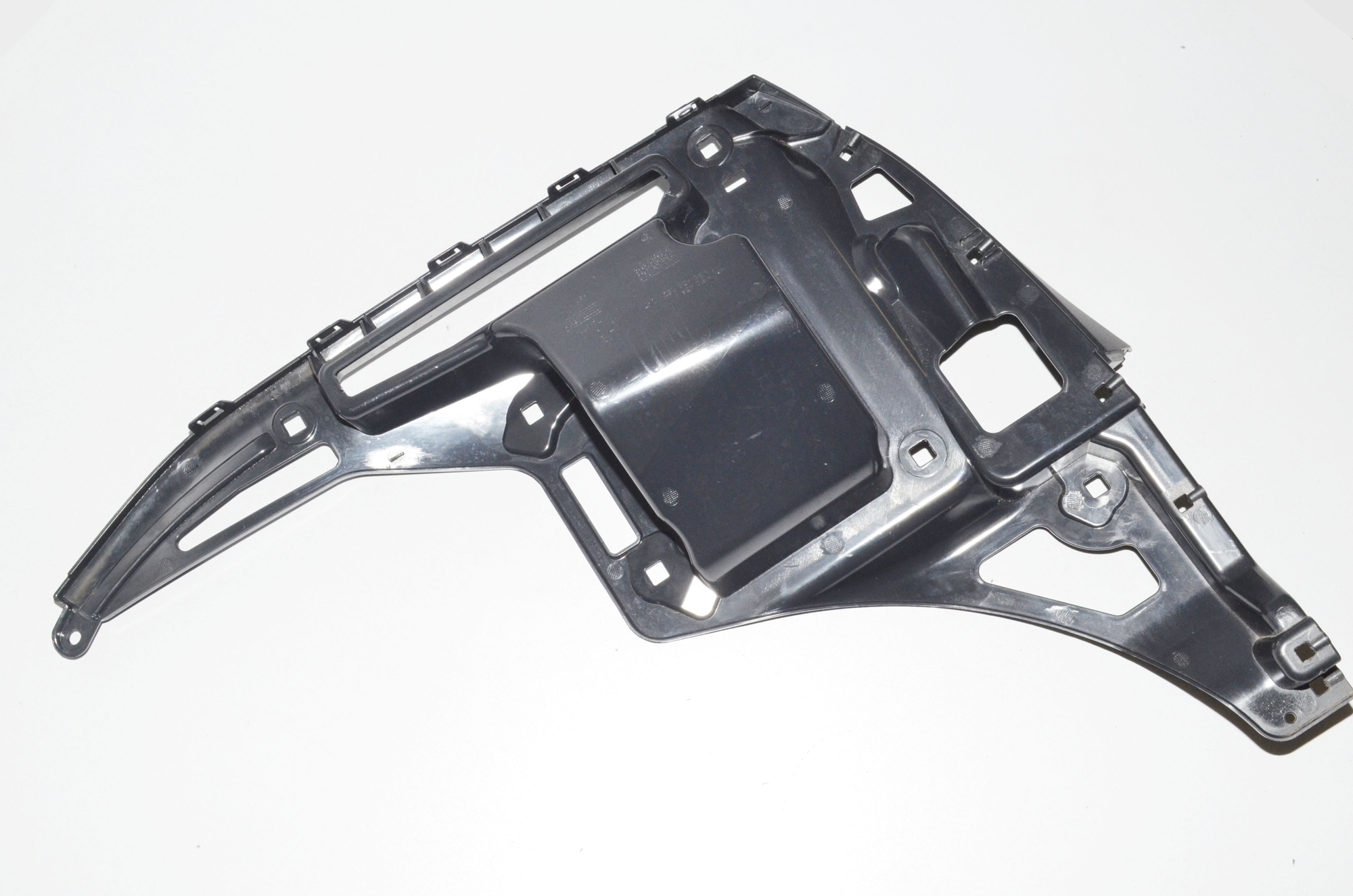Rear Left Bumper Bracket – OEM 51137296753 · BMW i3 (I01) s Electric 2020