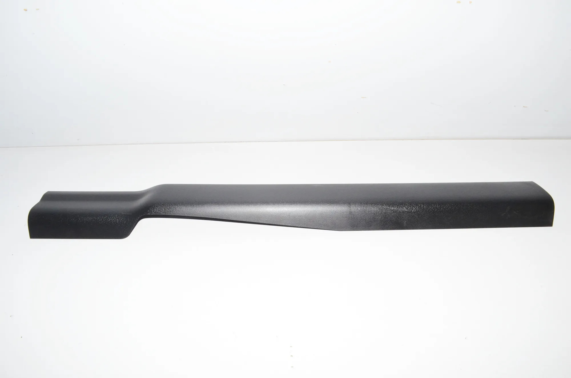 Front Right Interior Step Trim – OEM 7272380 · BMW i3 (I01) s Electric 2020