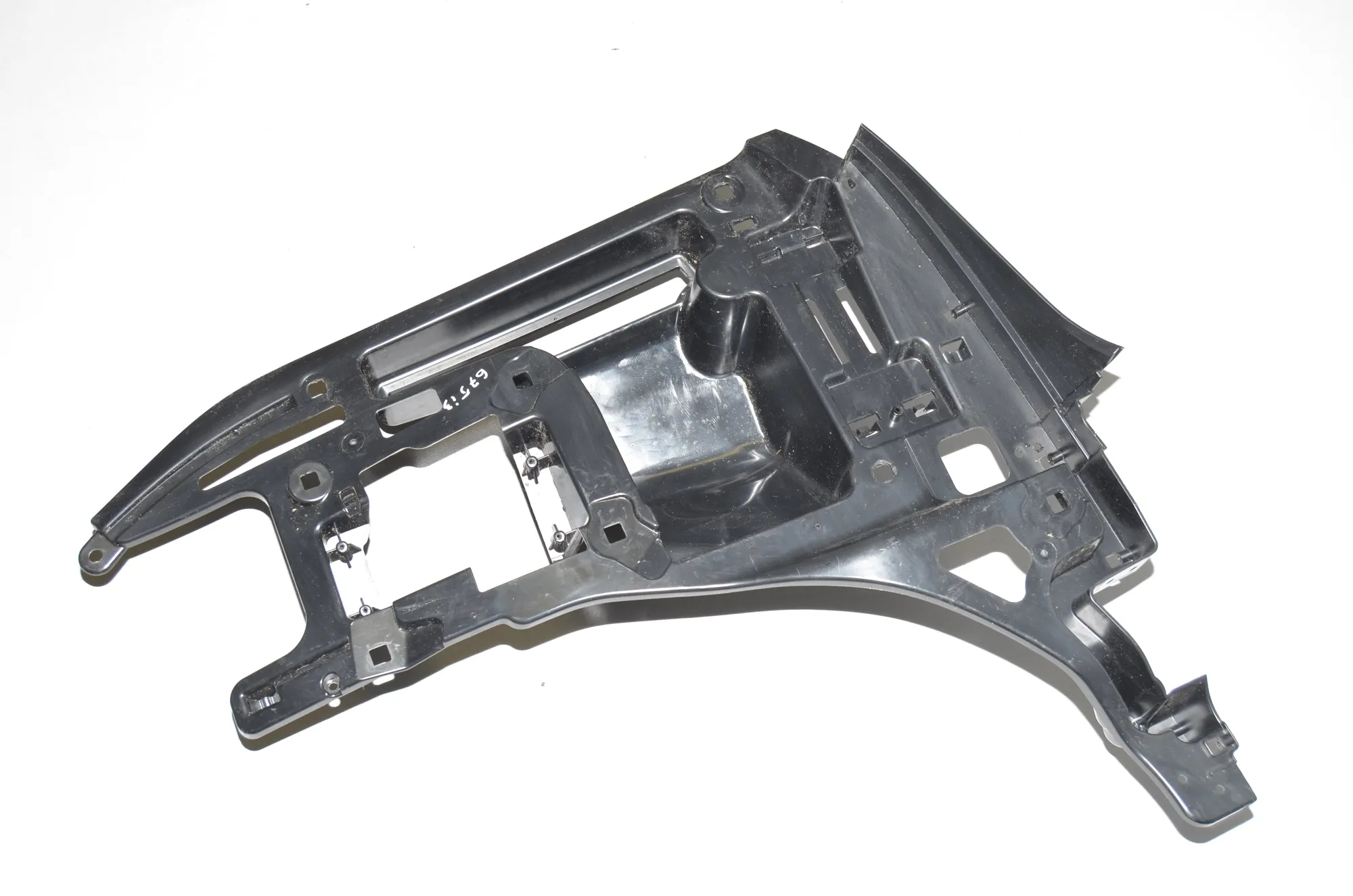 Rear Right Bumper Bracket – OEM 7296754 · BMW i3 (I01) s Electric 2021 – 2