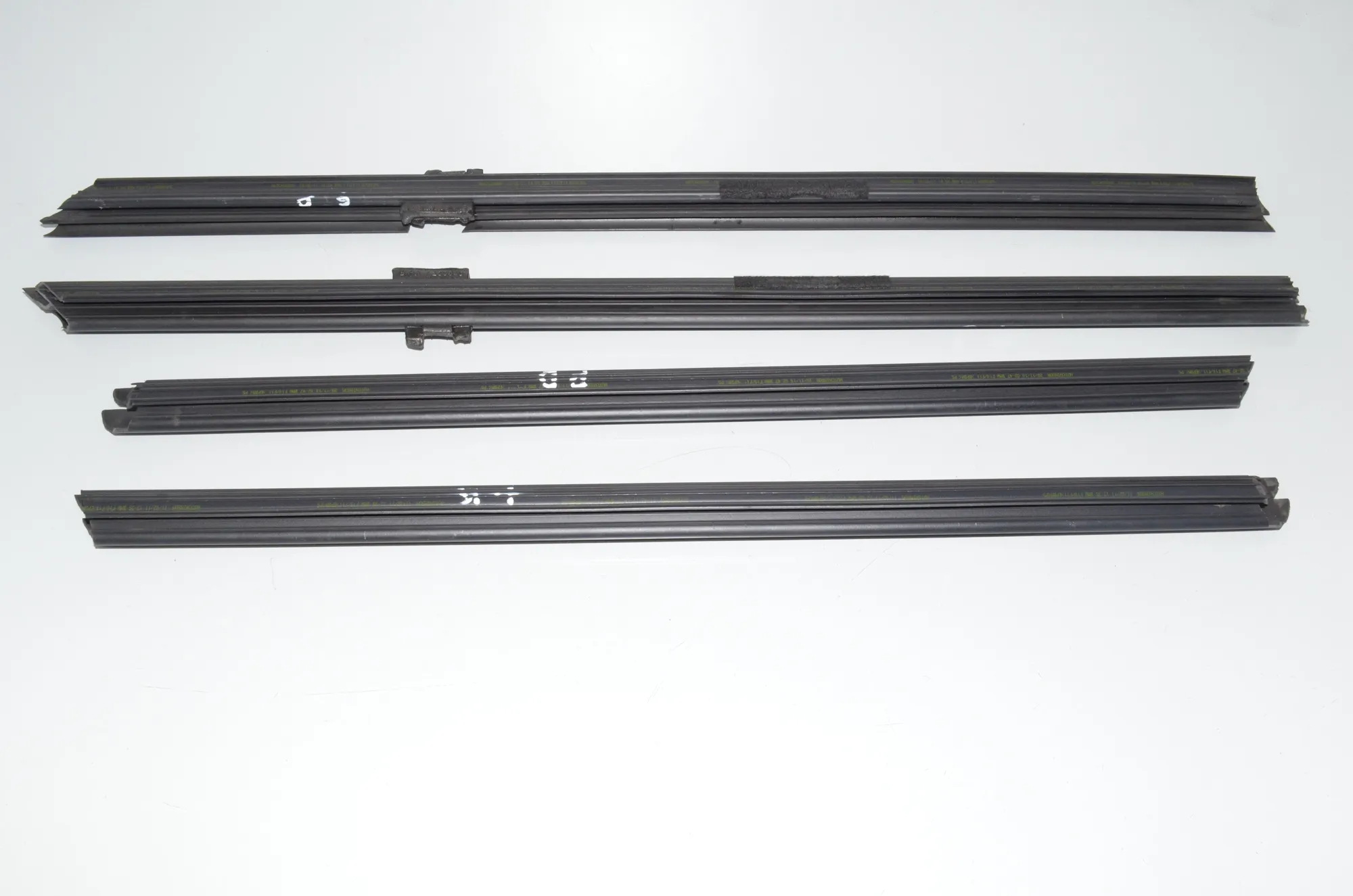 Rear Left Door Window Strip – OEM 7230843 · BMW 5 (F10) 530 d 2011 – 2