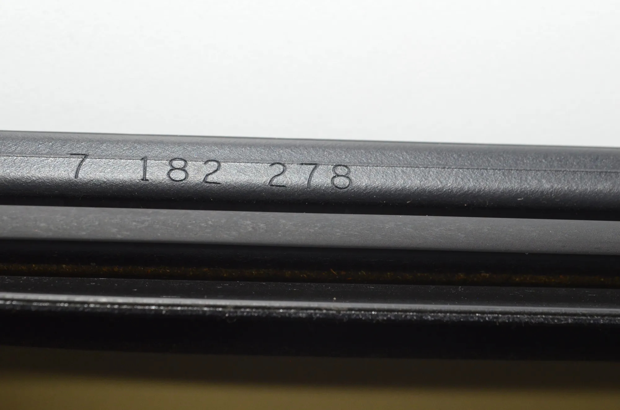 Rear Left Door Window Strip – OEM 7230843 · BMW 5 (F10) 530 d 2011 – 5